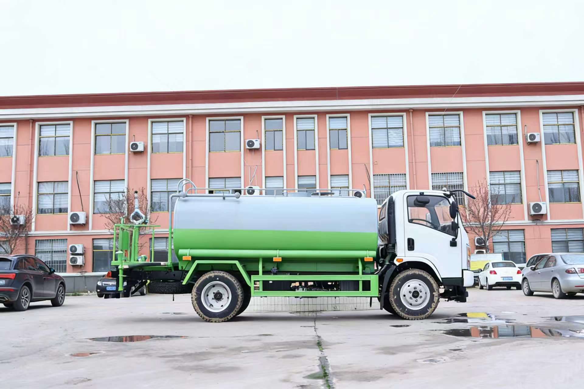 Dongfeng Huashen T1 Diesel 8cbm 4x2 Sprinkler Truck Watering Truck High Pressure Pump Municipal Road Cleaning Dust Suppression