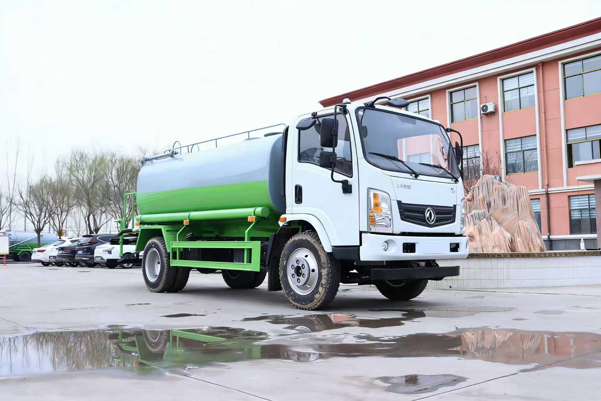 Dongfeng Huashen T1 Diesel 8cbm 4x2 Sprinkler Truck Watering Truck High Pressure Pump Municipal Road Cleaning Dust Suppression