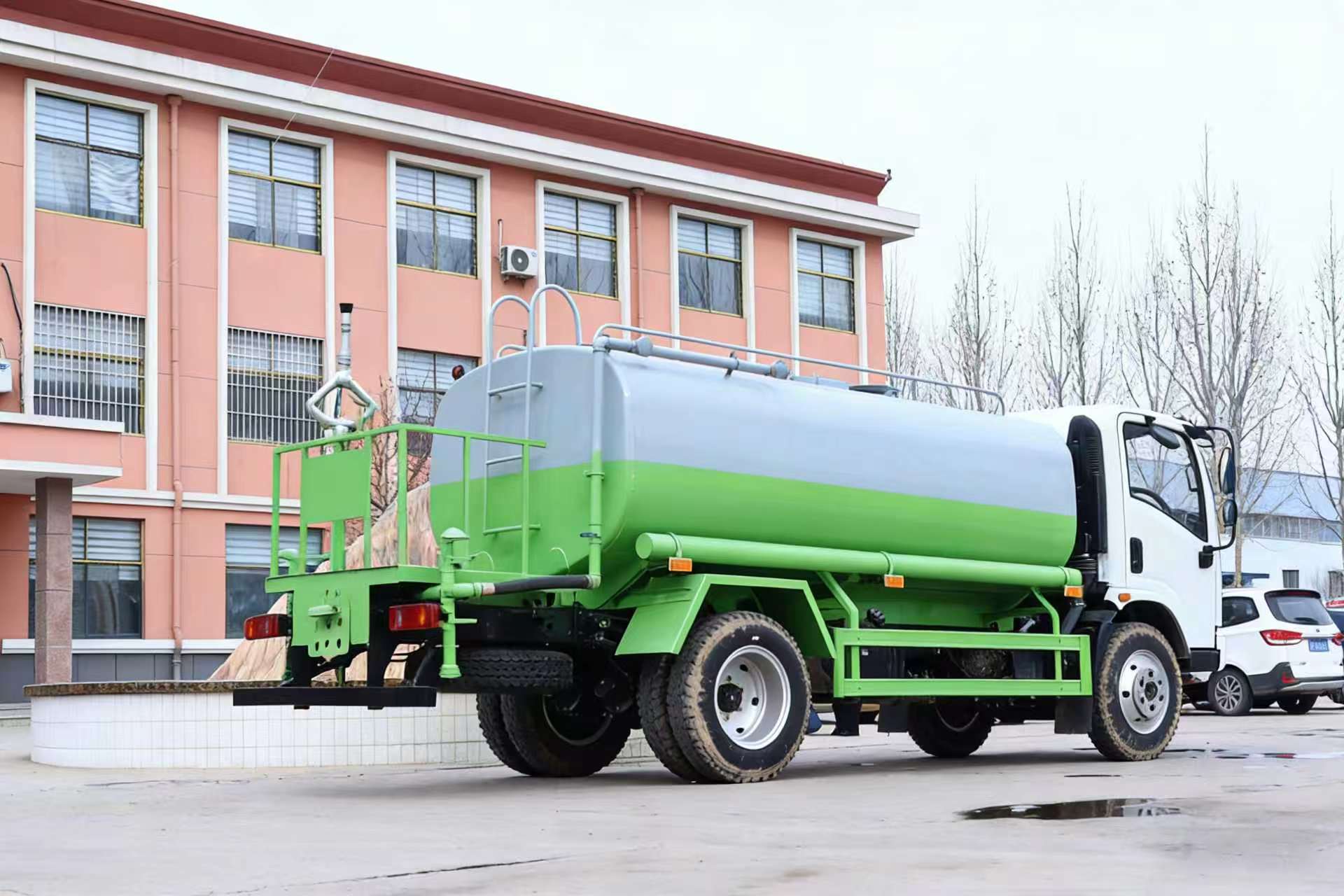 Dongfeng Huashen T1 Diesel 8cbm 4x2 Sprinkler Truck Watering Truck High Pressure Pump Municipal Road Cleaning Dust Suppression