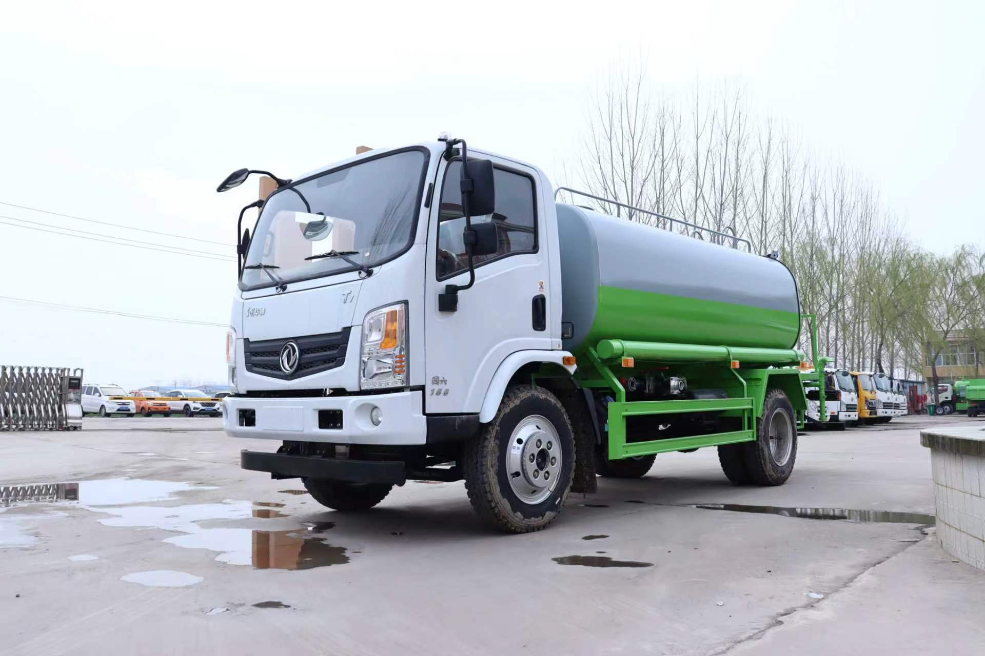 Dongfeng Huashen T1 Diesel 8cbm 4x2 Sprinkler Truck Watering Truck High Pressure Pump Municipal Road Cleaning Dust Suppression