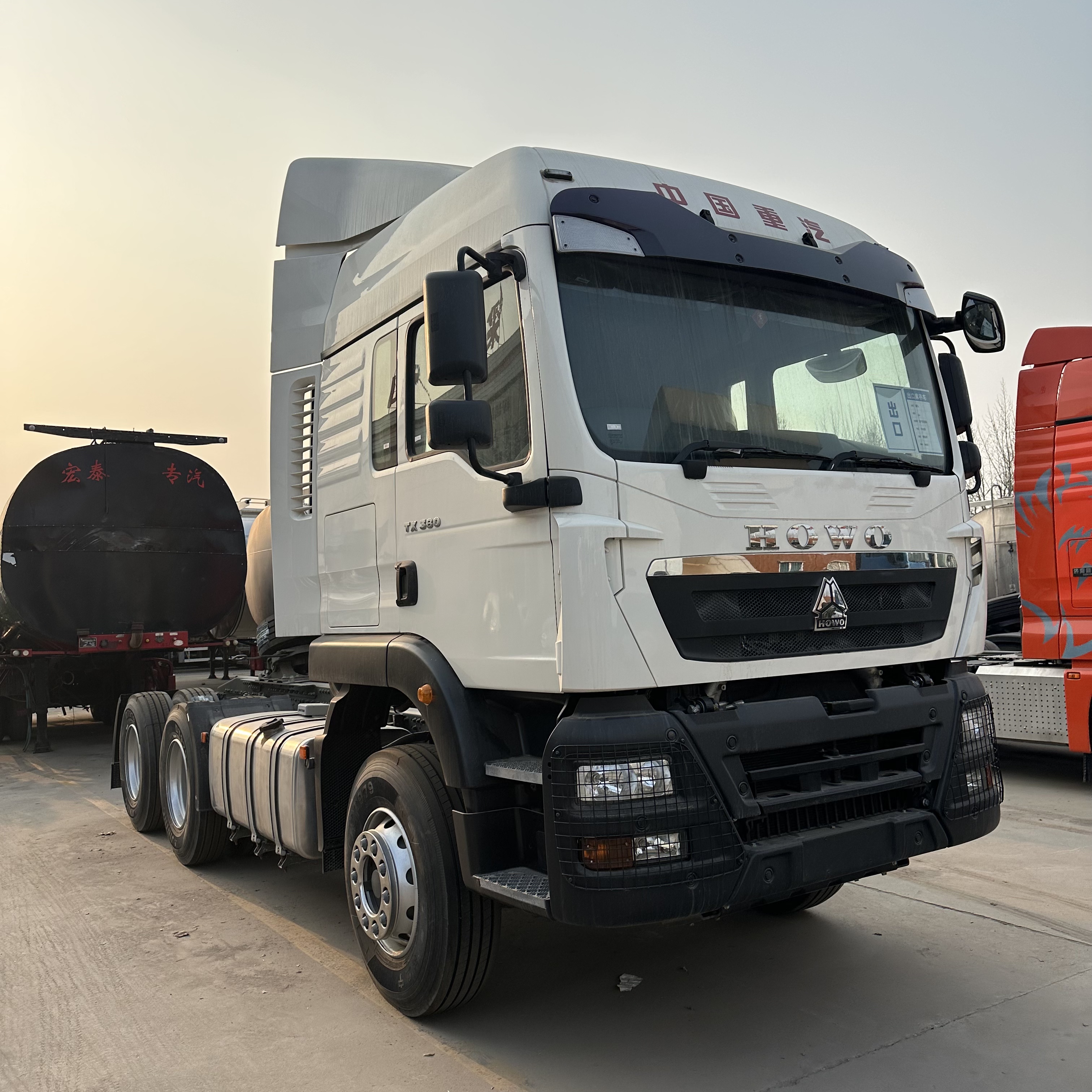 Sinotruk HOWO TX 380HP 6×4 Tractor Unit, Manual Gearbox, Rear Axle with Steel Leaf Springs