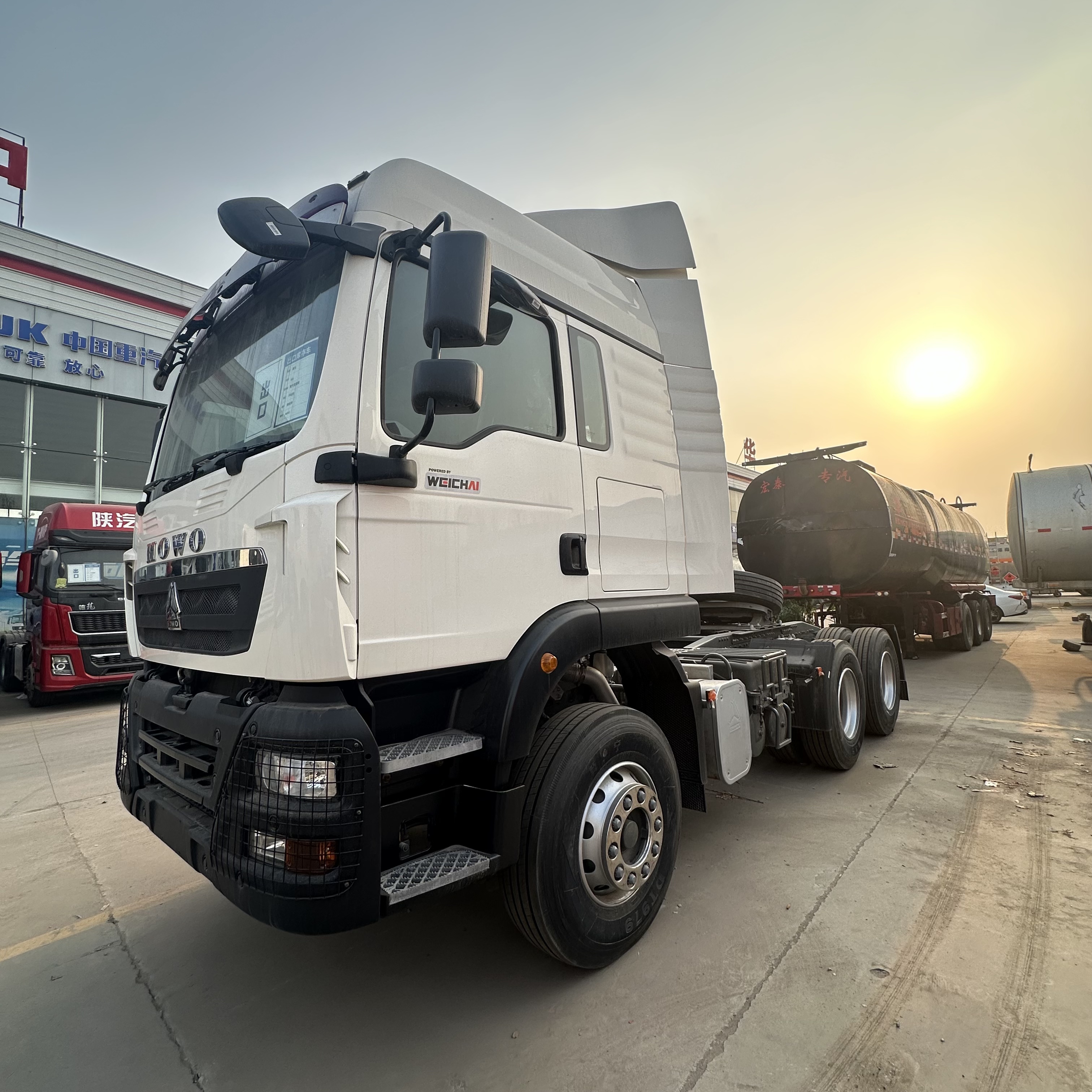 Sinotruk HOWO TX 380HP 6×4 Tractor Unit, Manual Gearbox, Rear Axle with Steel Leaf Springs
