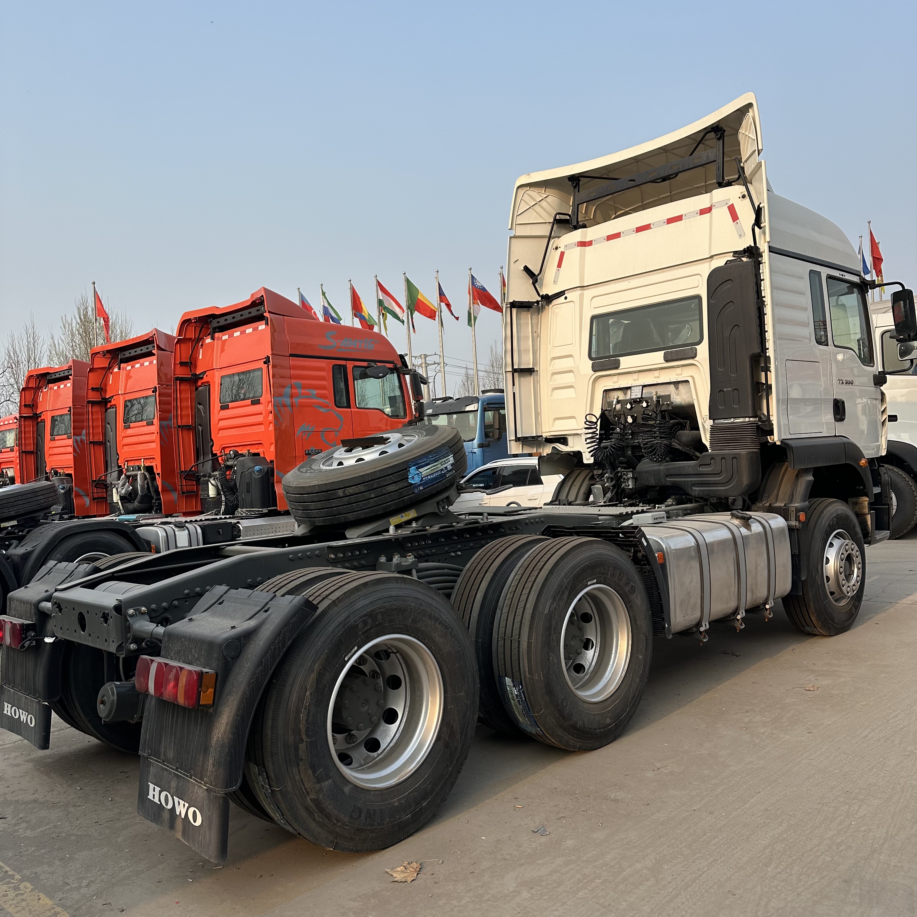 Sinotruk HOWO TX 380HP 6×4 Tractor Unit, Manual Gearbox, Rear Axle with Steel Leaf Springs