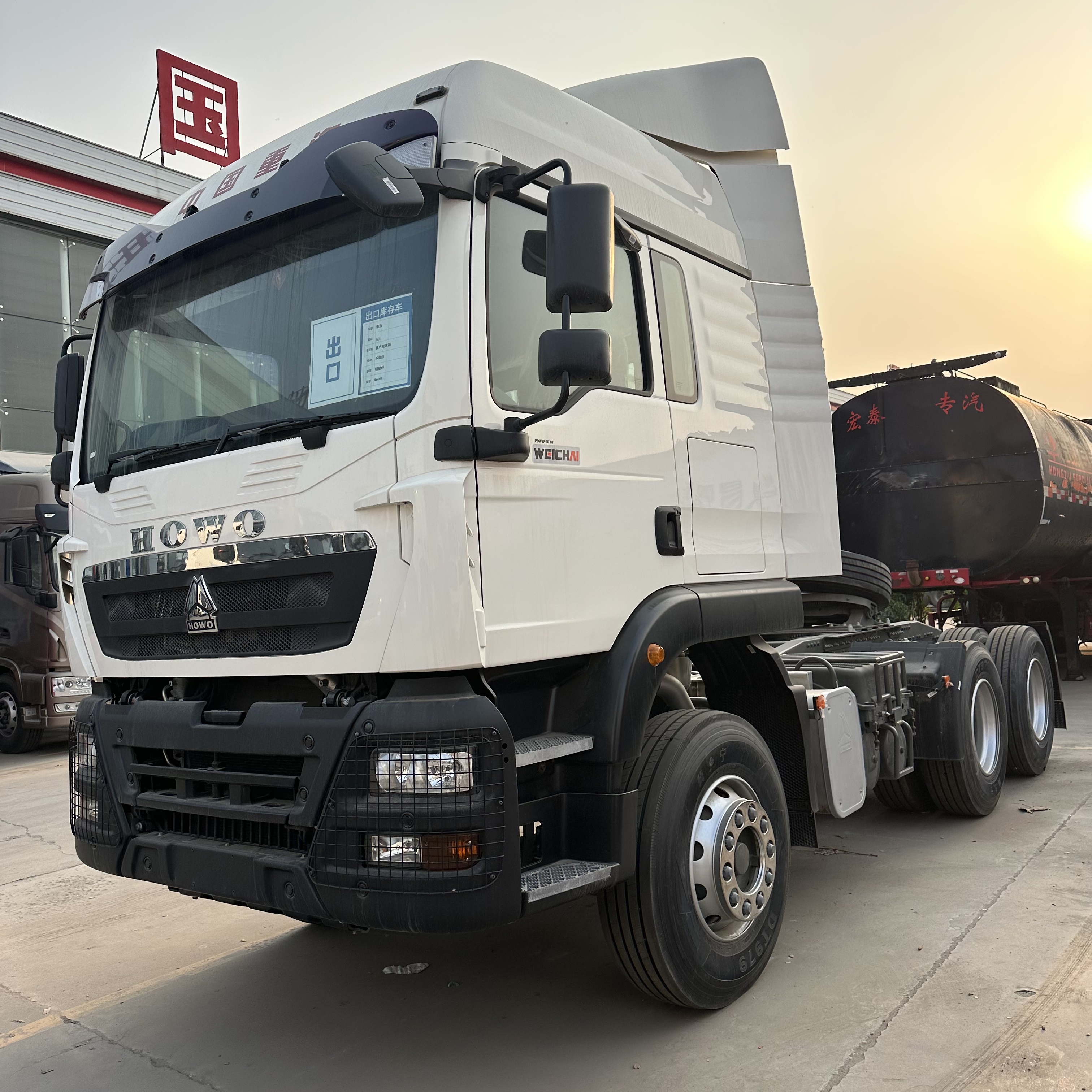 Sinotruk HOWO TX 380HP 6×4 Tractor Unit, Manual Gearbox, Rear Axle with Steel Leaf Springs
