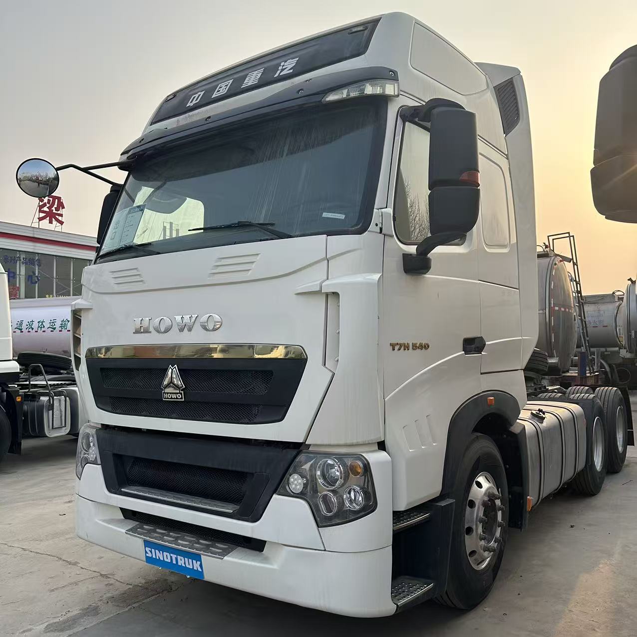 HOWO T7H 540HP with MAN Engine & Sinotruk Manual Gearbox