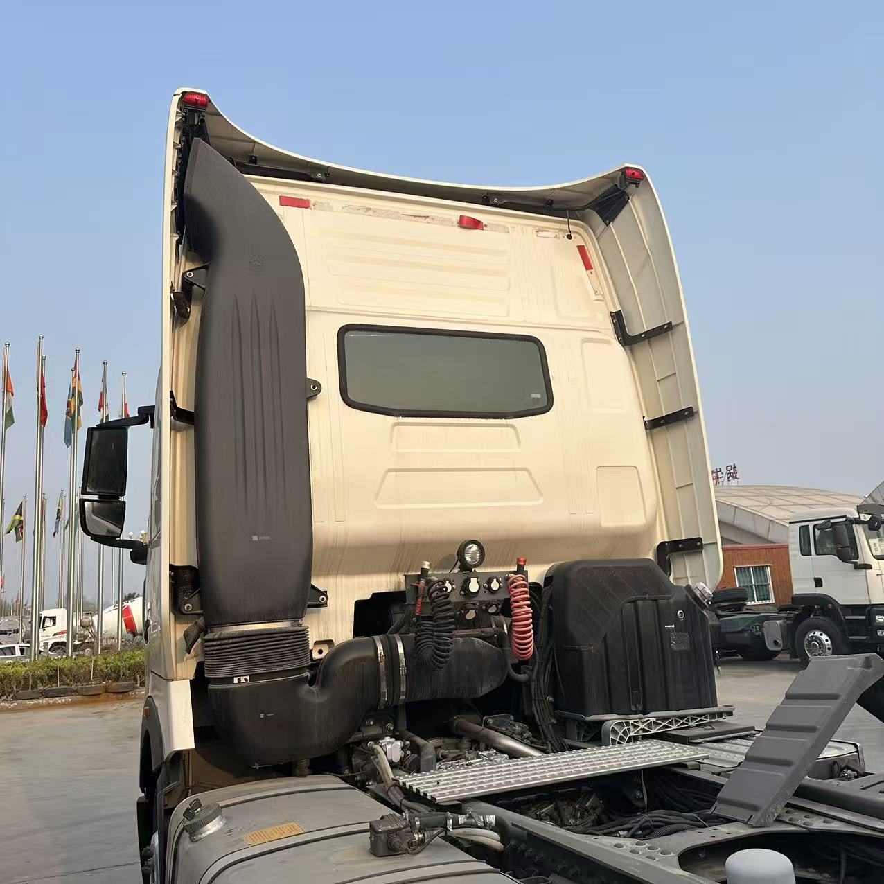 HOWO T7H 540HP with MAN Engine & Sinotruk Manual Gearbox