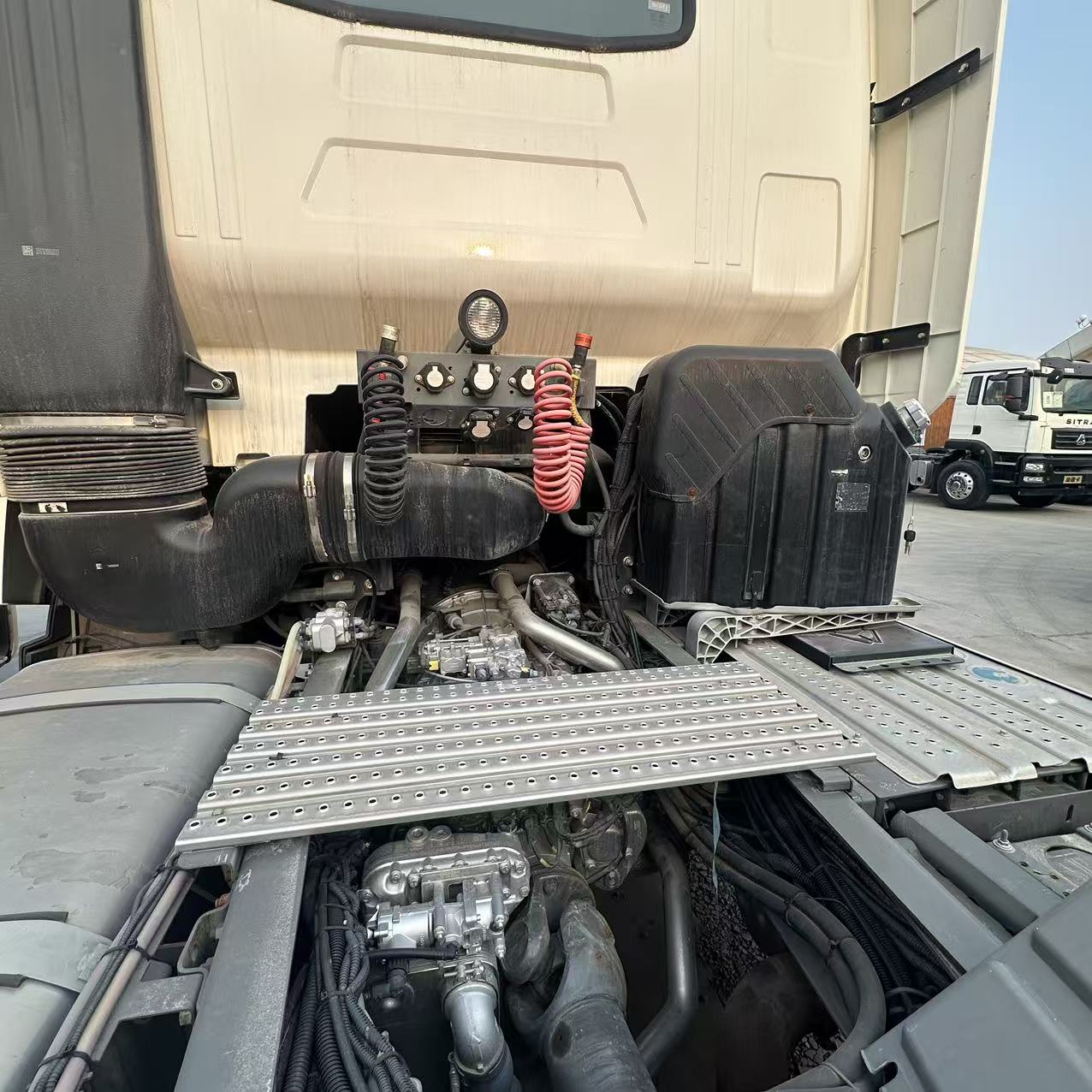 HOWO T7H 540HP with MAN Engine & Sinotruk Manual Gearbox