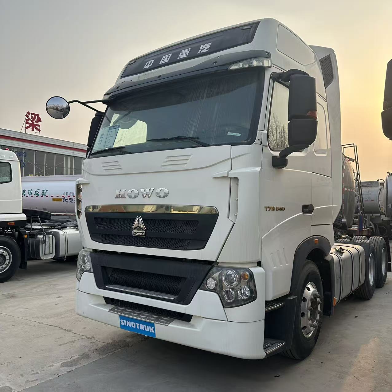 HOWO T7H 540HP with MAN Engine & Sinotruk Manual Gearbox