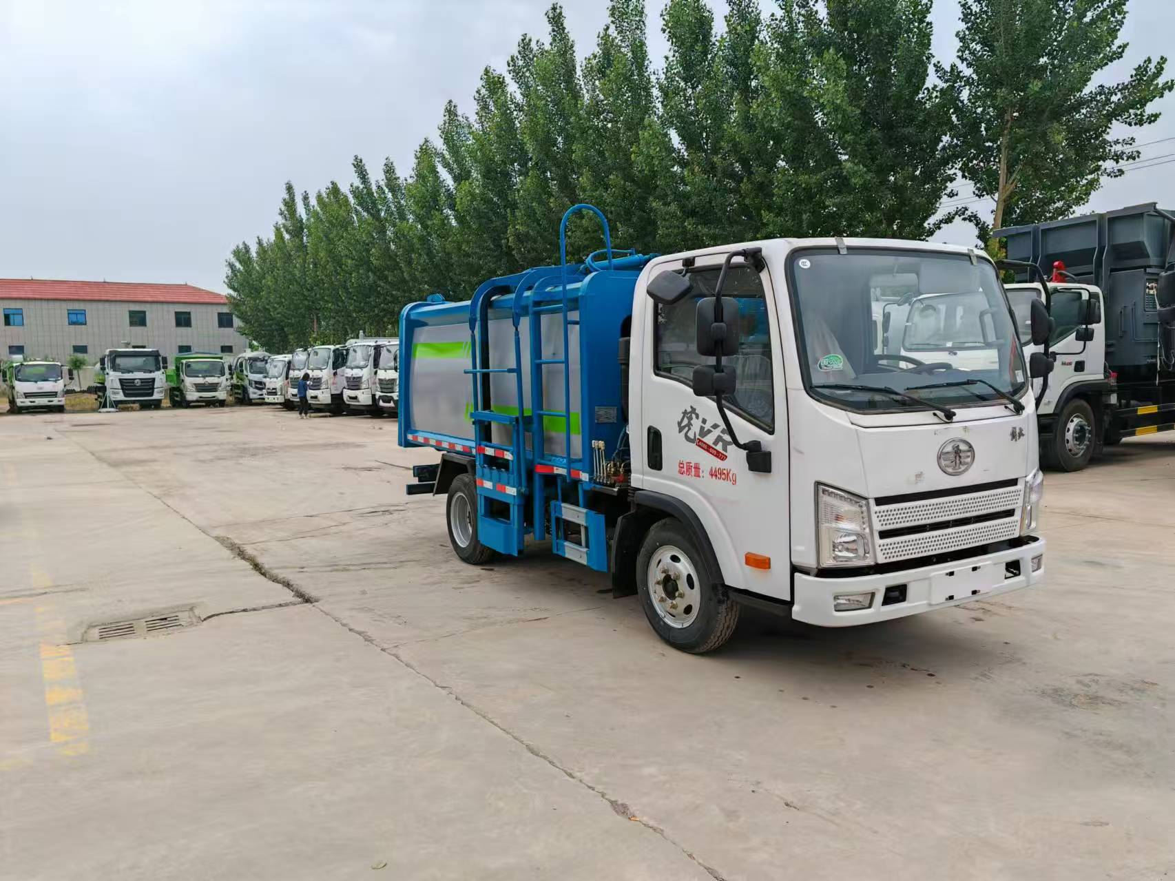 Hot Sale New FAW Jiefang Hu VR Side Loader Garbage Truck 6cbm Dump Truck Euro 5 Refuse Collector with Motor