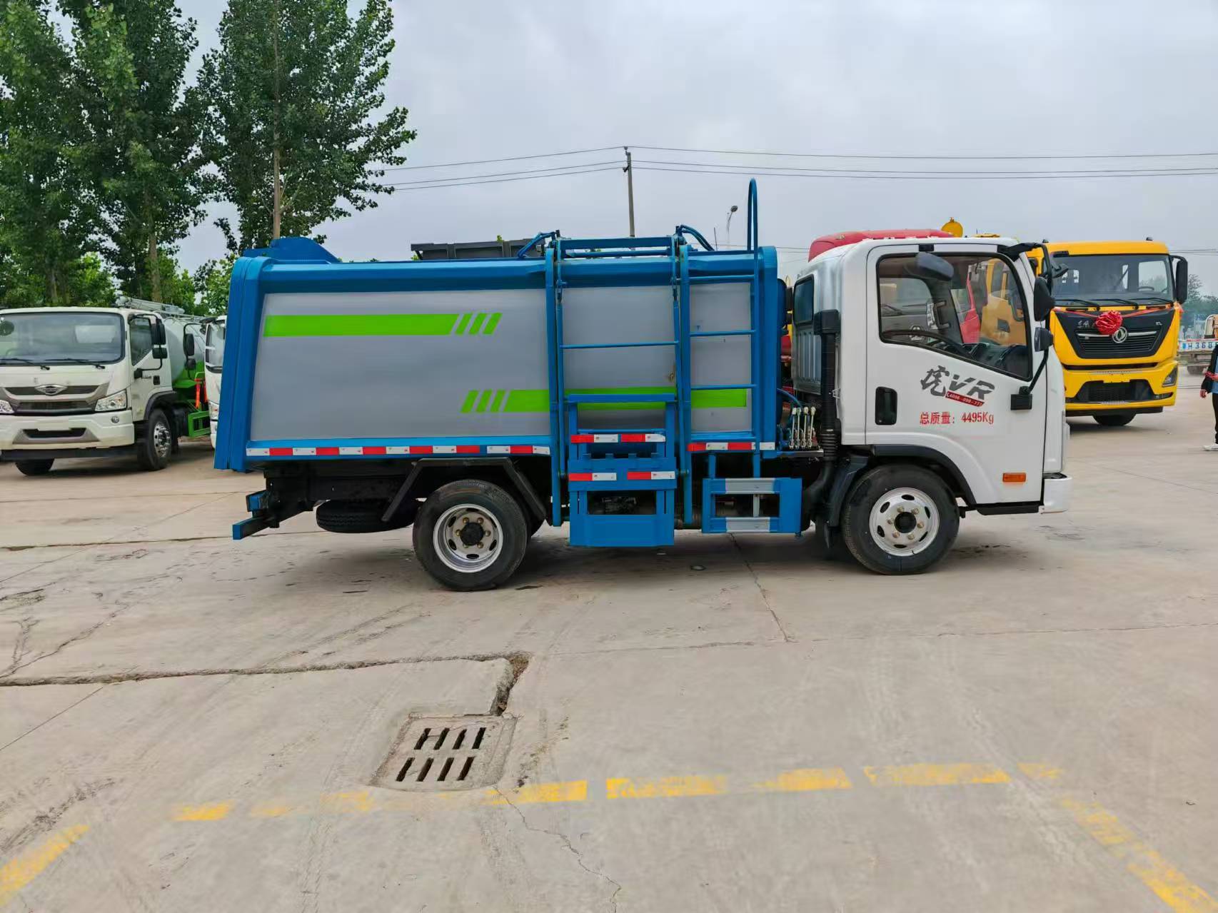 Hot Sale New FAW Jiefang Hu VR Side Loader Garbage Truck 6cbm Dump Truck Euro 5 Refuse Collector with Motor
