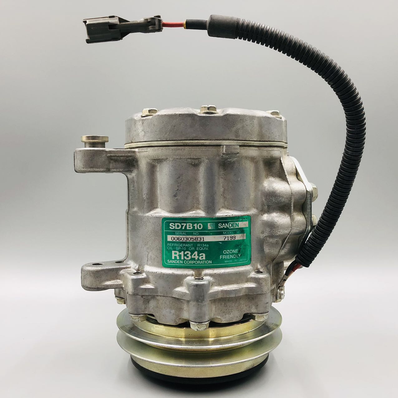 22L-979-2200 compressor is suitable for Komatsu PC55 excavator parts