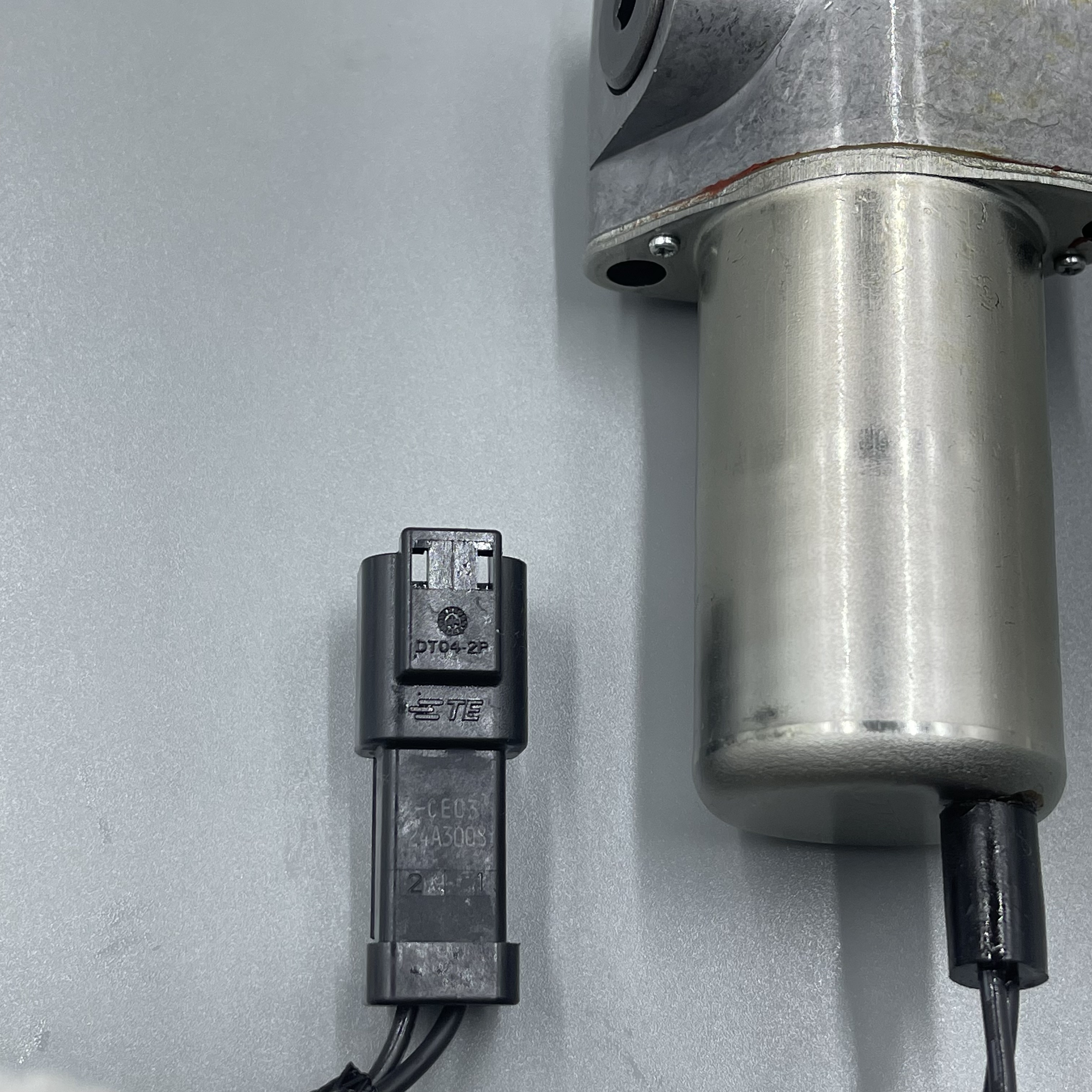 702-21-07620 solenoid valve is suitable for Komatsu D85 bulldozer parts