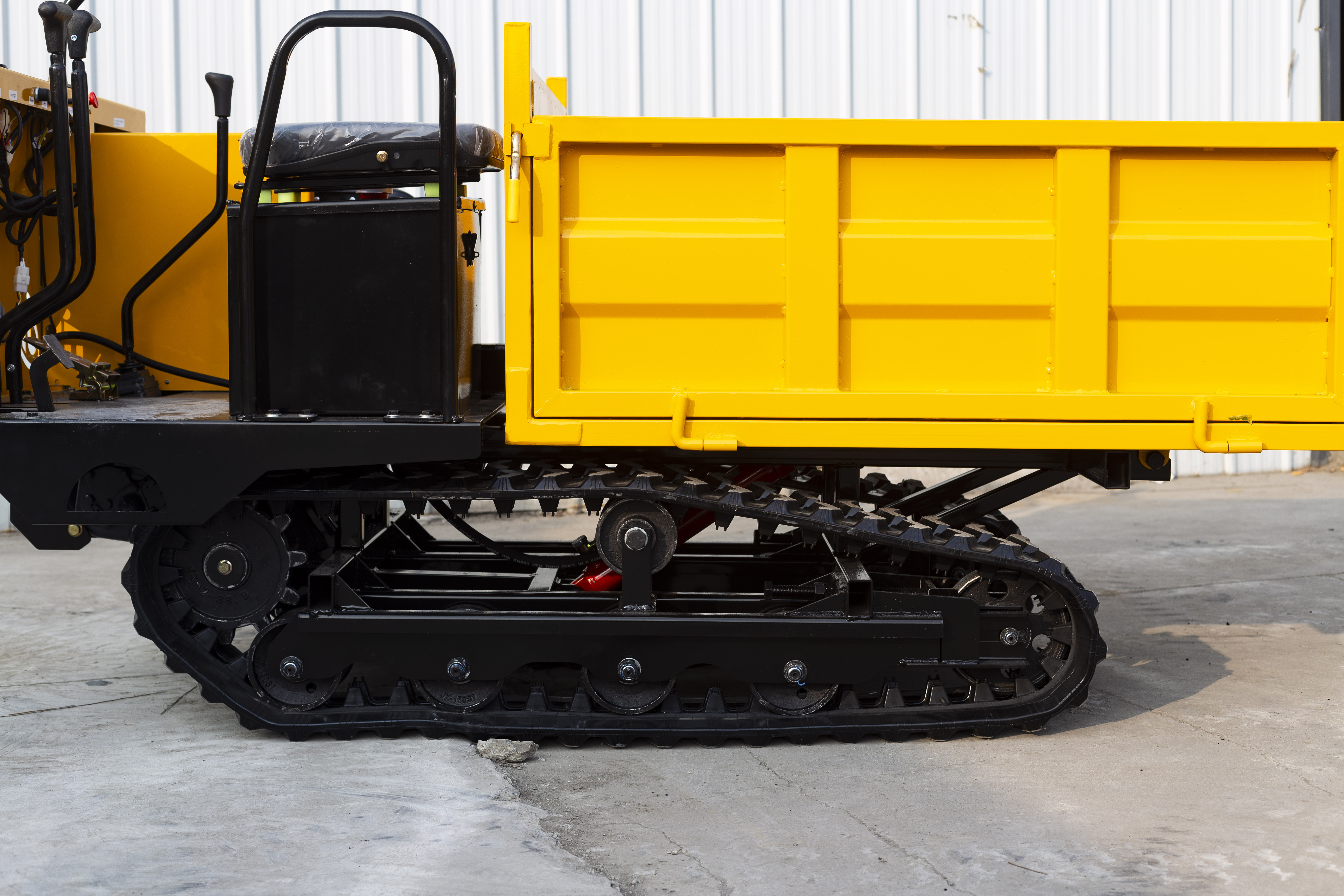 Factory Direct 550kg Mini Loader with PLC High Efficiency Diesel Engine Crawler Loader Front End Loader for Agriculture Use