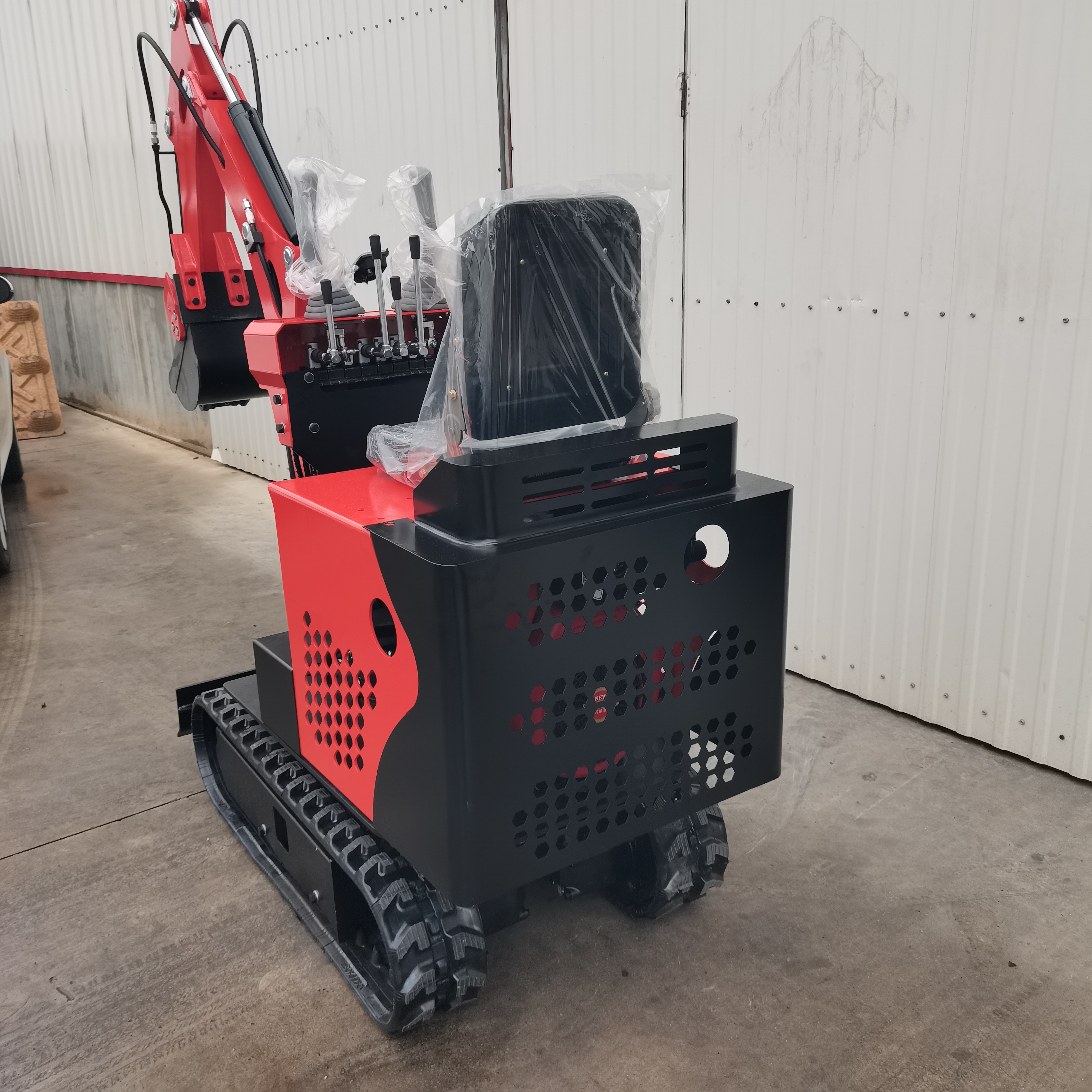 Model 08 Mini Backhoe Excavator, Yanmar 192 Engine, 670kg Lightweight, Special for Narrow Spaces