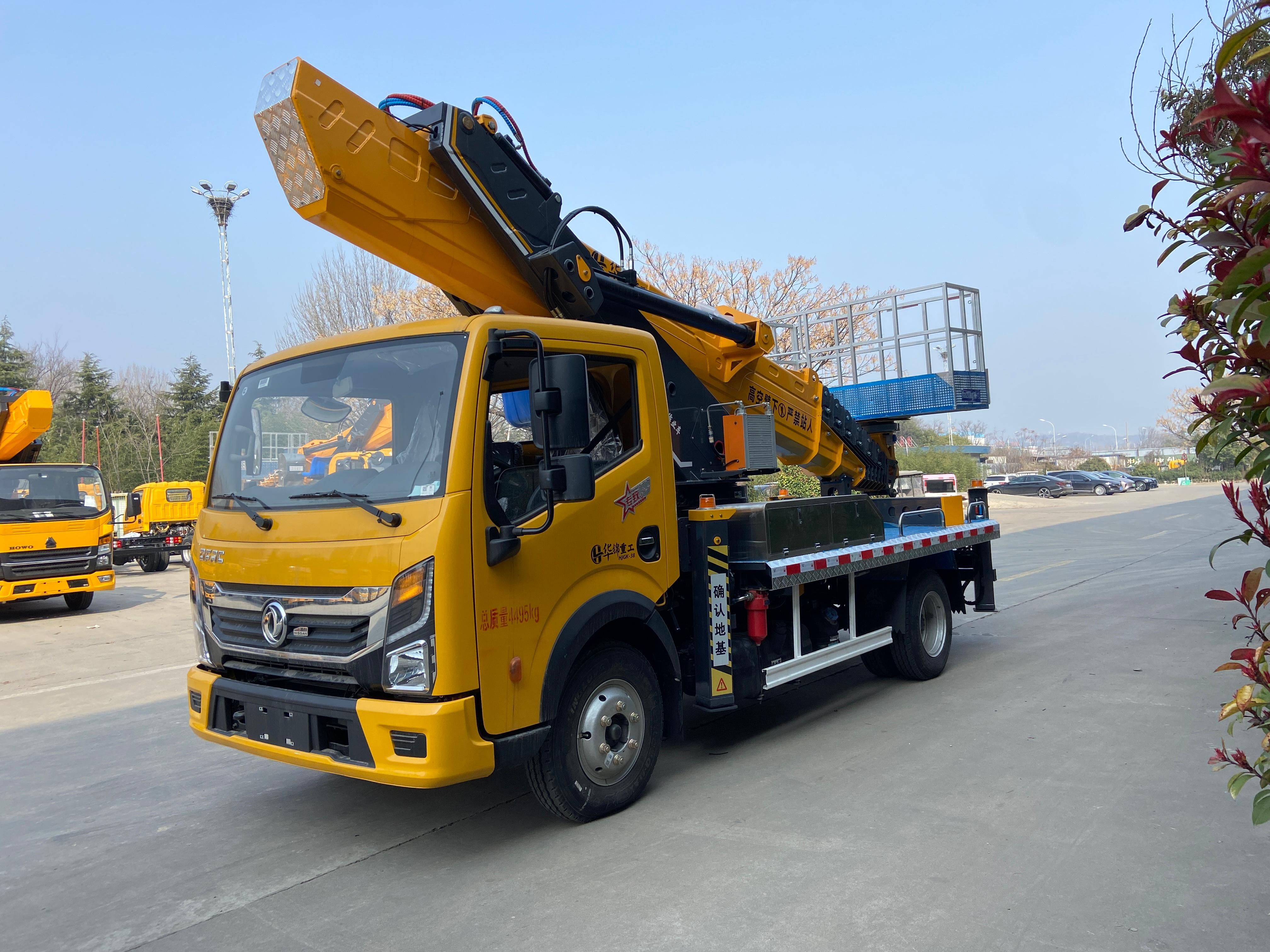 Huajin Heavy Industry Dongfeng Duolika Blue Card GK38 Aerial Work Platform