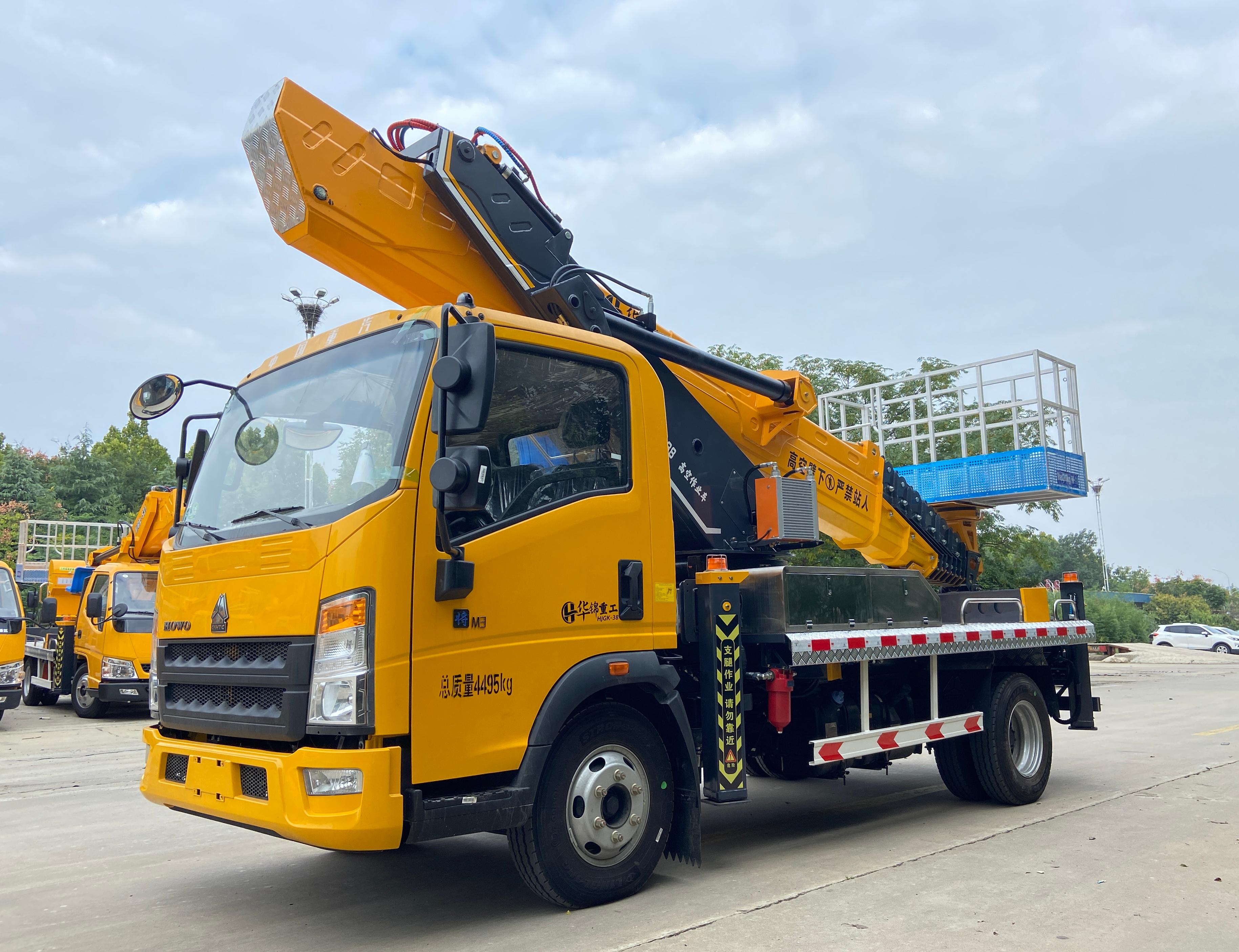 Huajin Heavy Industry Sinotruk HOWO Blue Card GK38 Aerial Work Platform