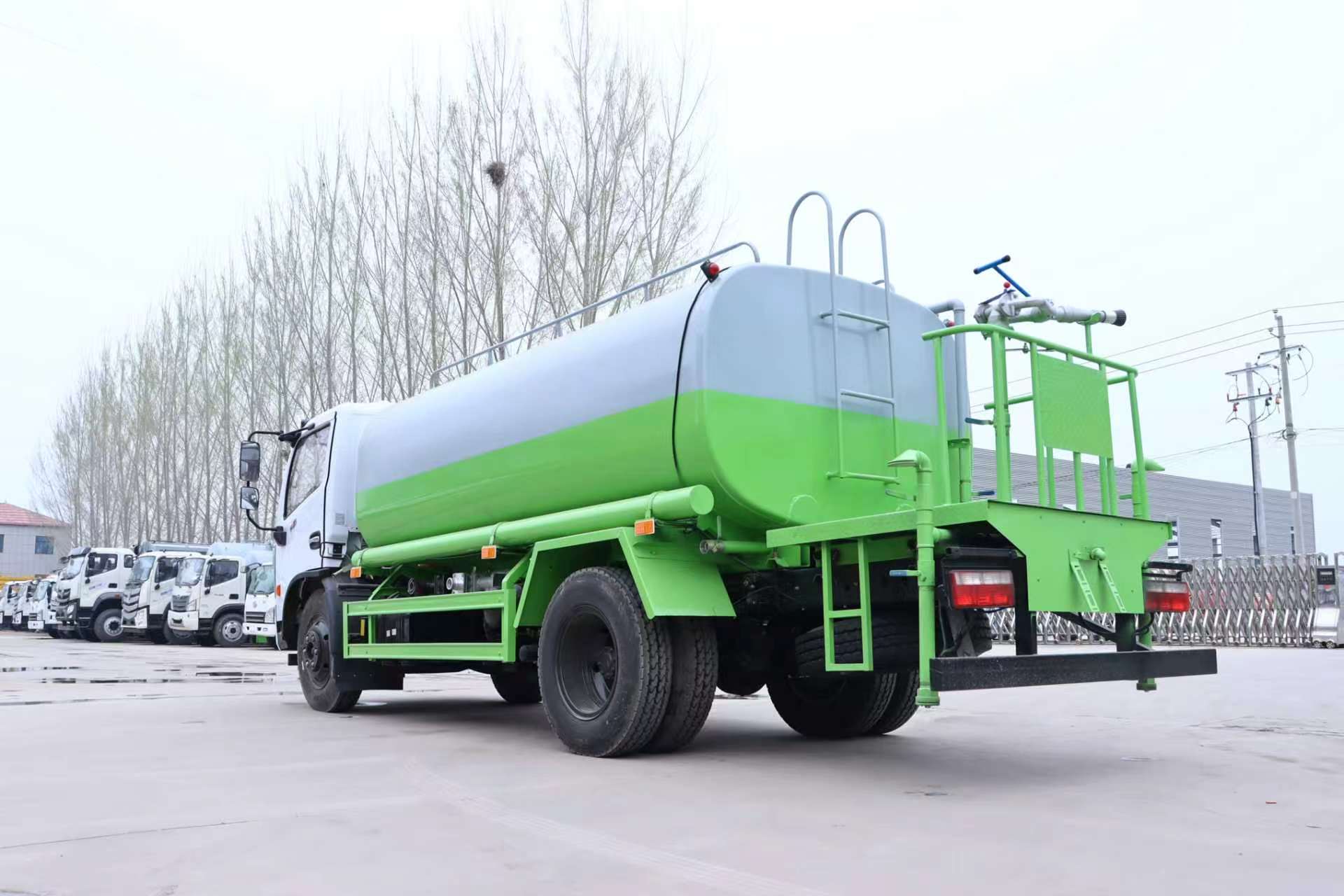 Dongfeng Forica F7 4x2 Diesel 8m Fog Cannon Dust Suppression Truck Long Range Sprayer Water Tank Air Pollution Control Road