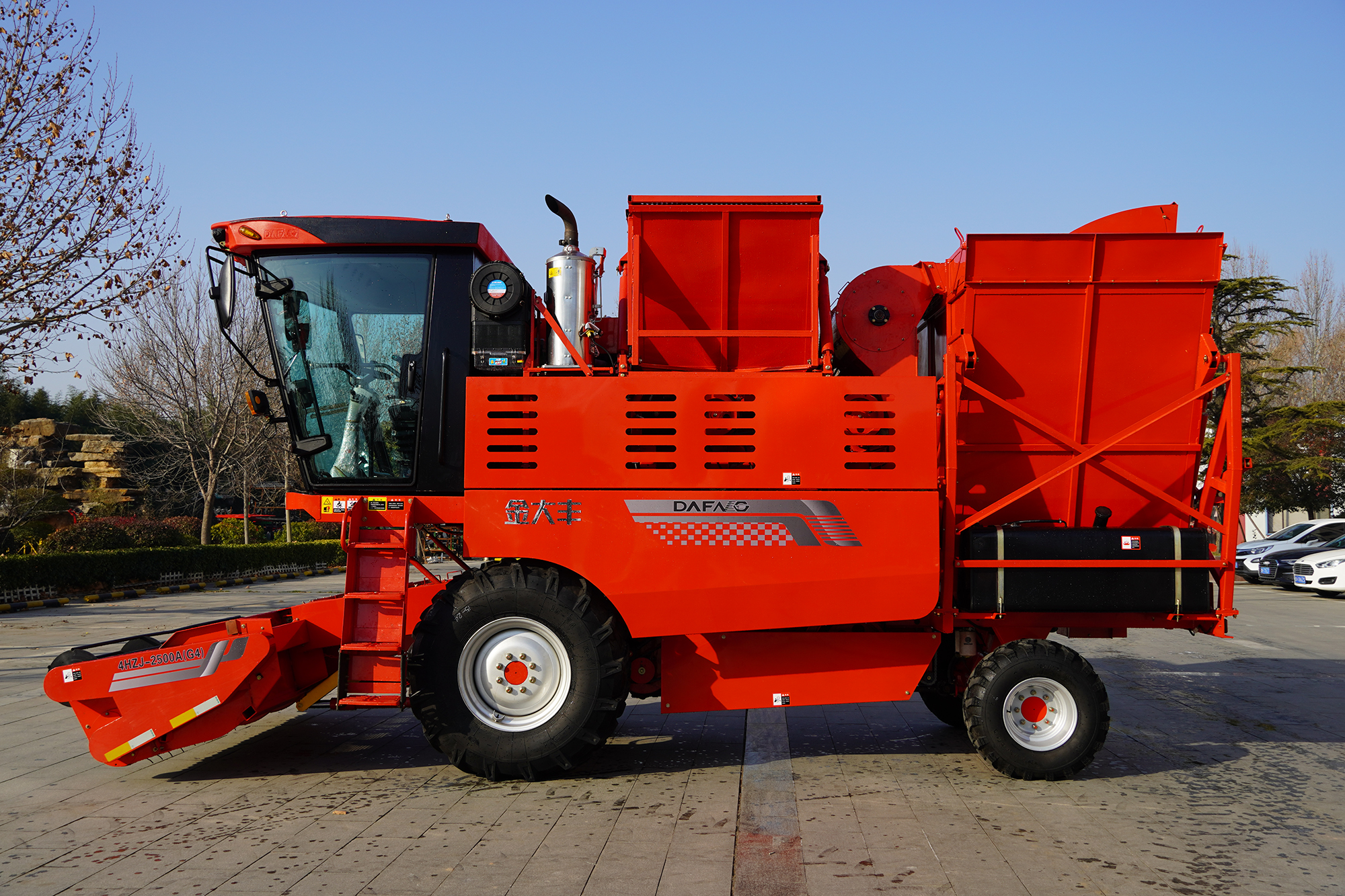 Peanut Harvester | High Efficiency Peanut Digging & Picking Machine