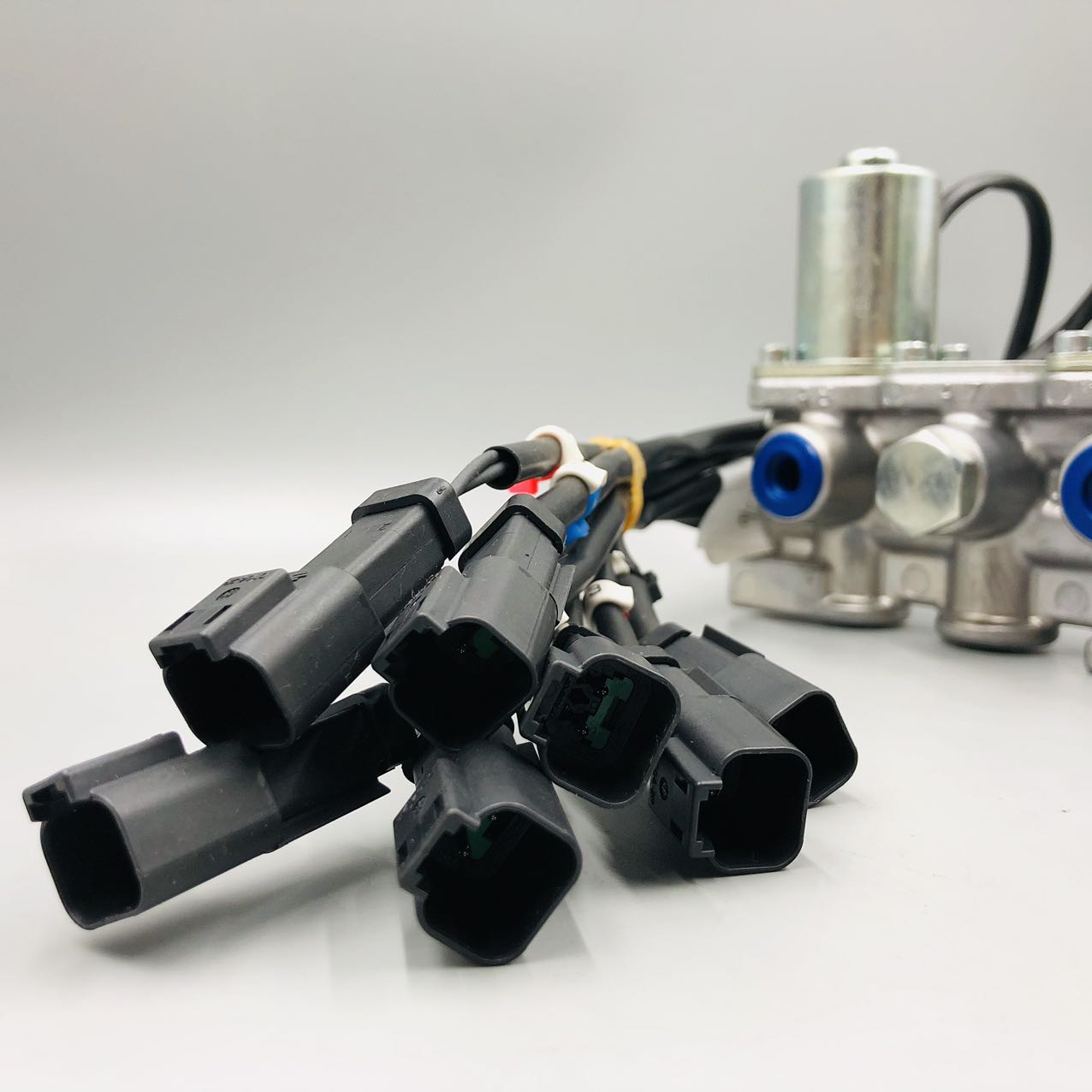 Wholesale 208-60-71340 VALVE A. (SEE FIG.Y1860-01A2) suitable for Komatsu PC400-7 excavator parts