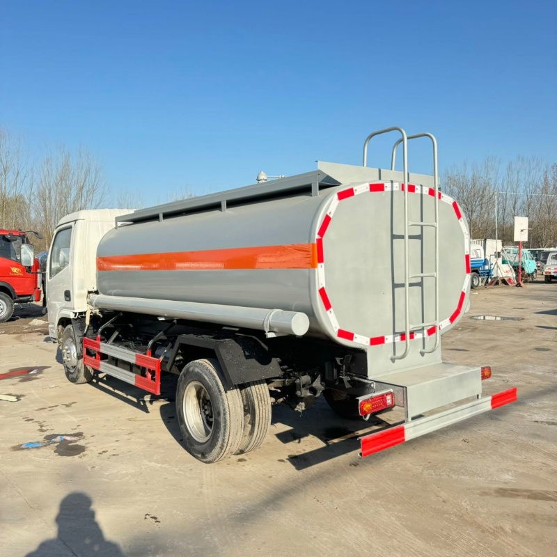 Sinotruk HOWO Chassis 8CBM Mobile Fuel Tanker | 170HP MAN Engine New Electronic Fuel Dispenser