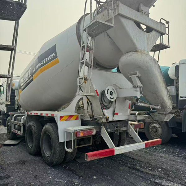 Small Concrete Mixer Truck 1.5-2.5m³ | Compact Mini Mixer for Narrow Space