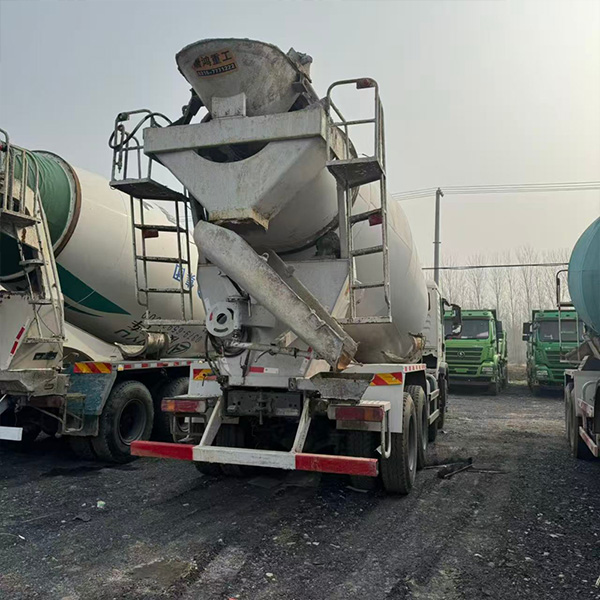 Small Concrete Mixer Truck 1.5-2.5m³ | Compact Mini Mixer for Narrow Space