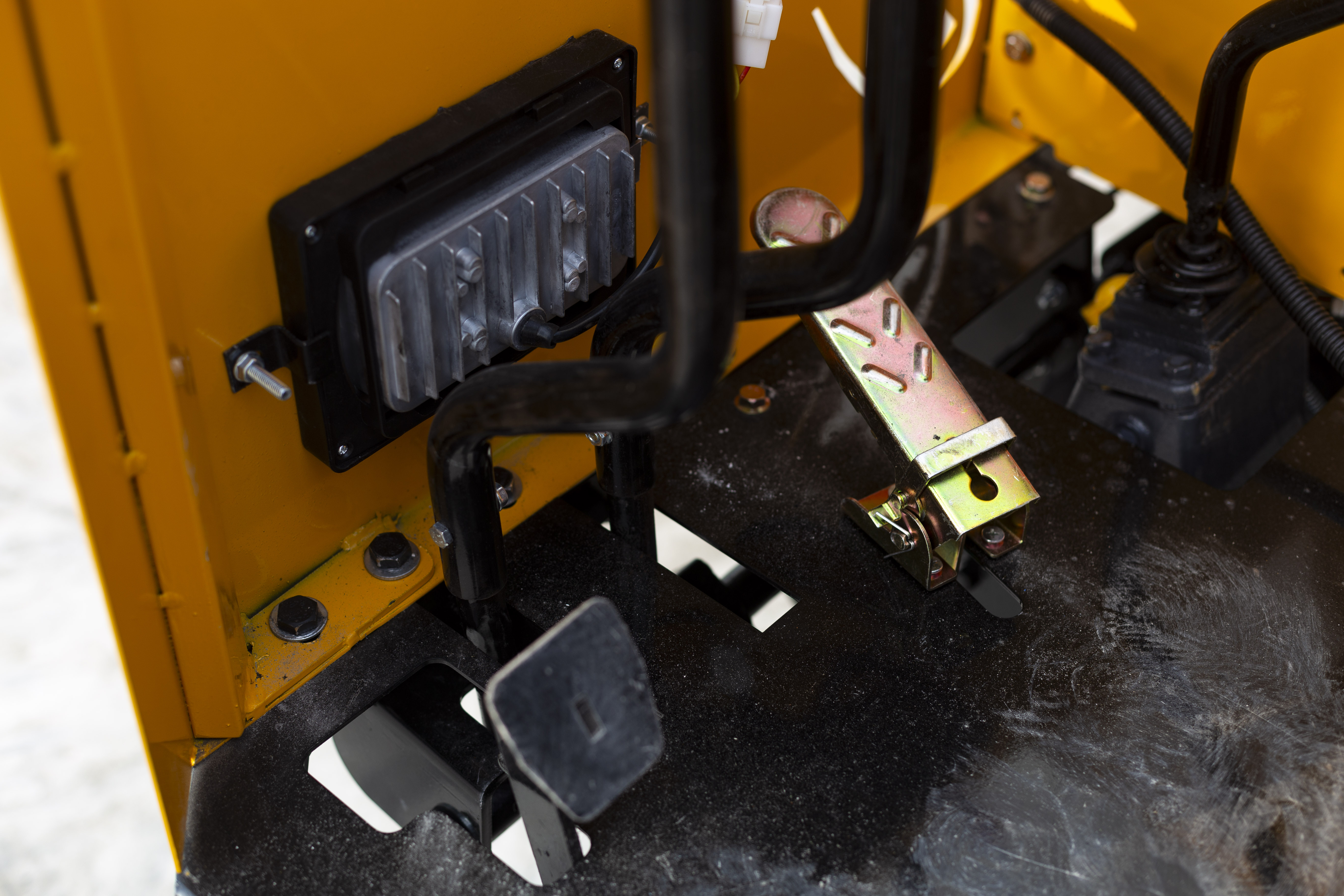 High Quality Small All-Terrain Crawler Dump Truck Hand-Held Mini Loader Diesel PLC & Gear Core Components 1 Year Warranty