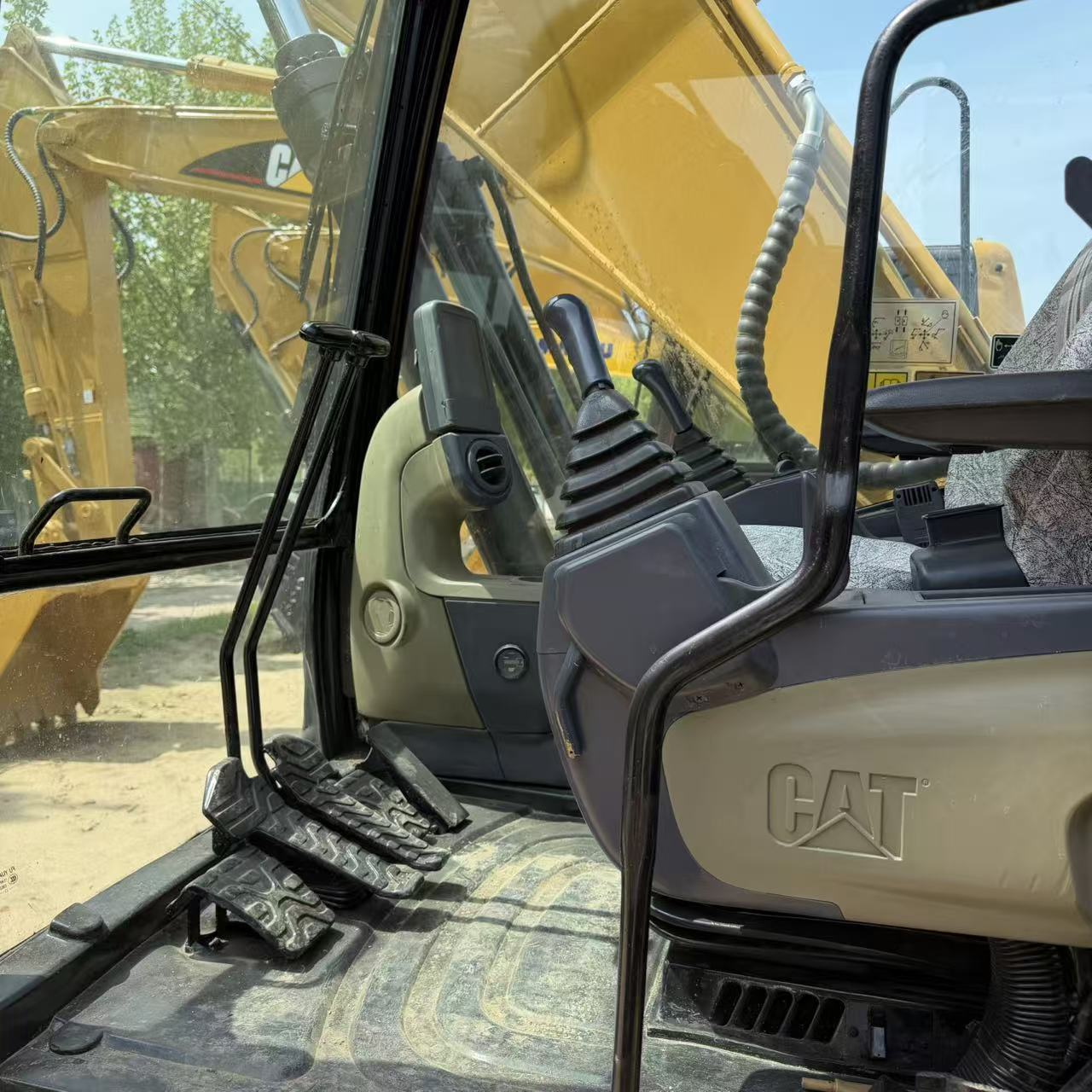 Used SANY SY215C Crawler Hydraulic Excavator 21-Ton Medium Construction Equipment for Export