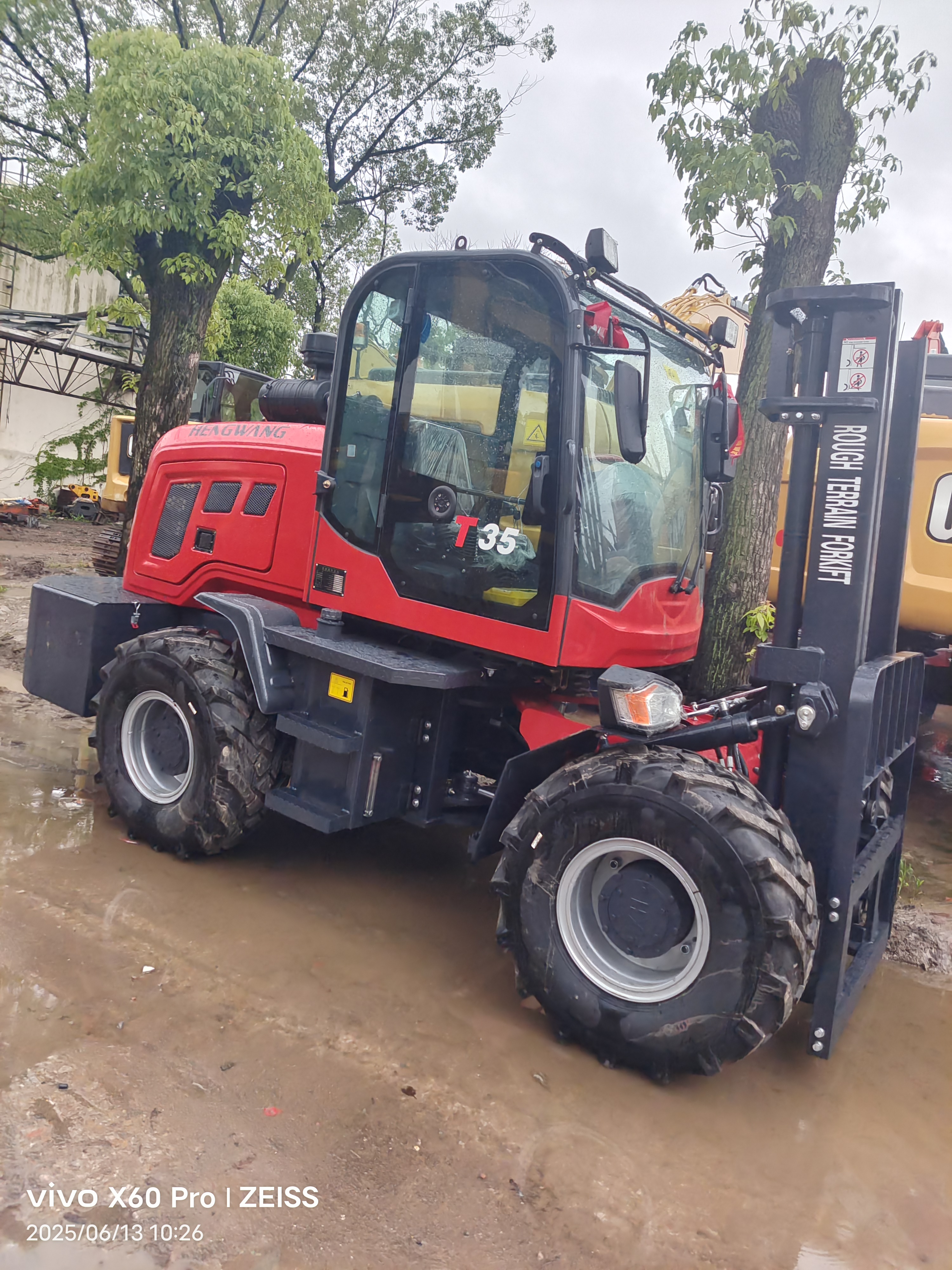 Rough-terrain forklift  FD35 100% NEW