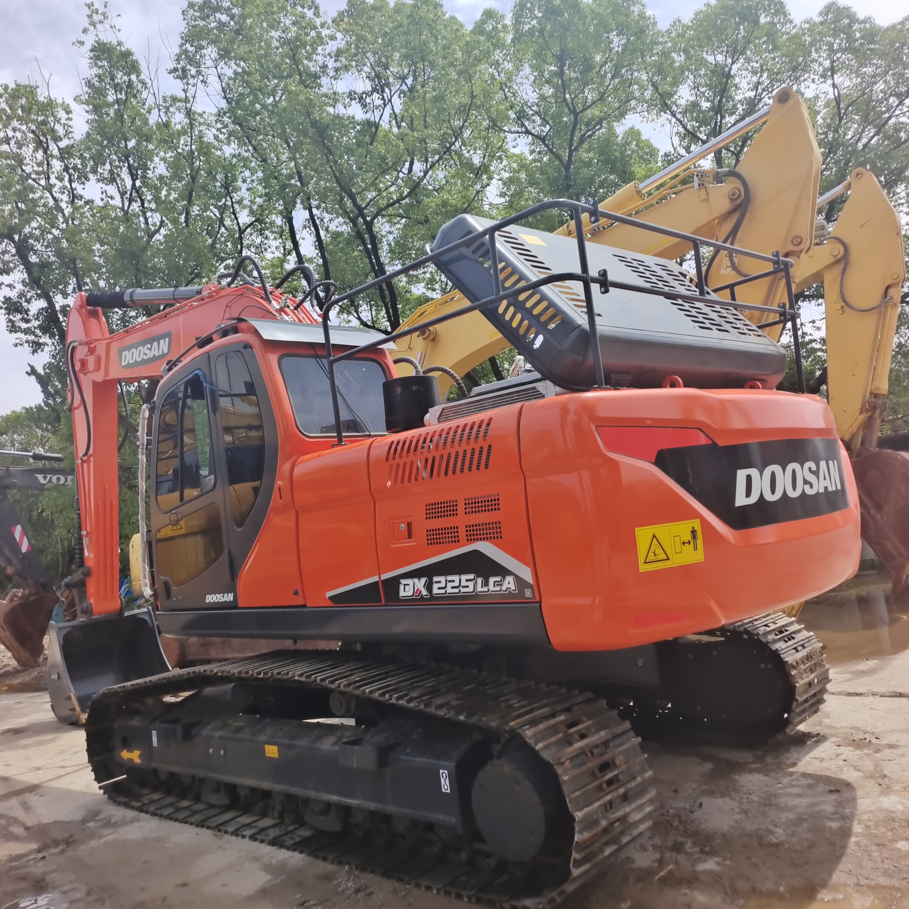 DOOSAN DX225 USED EXCAVATOR