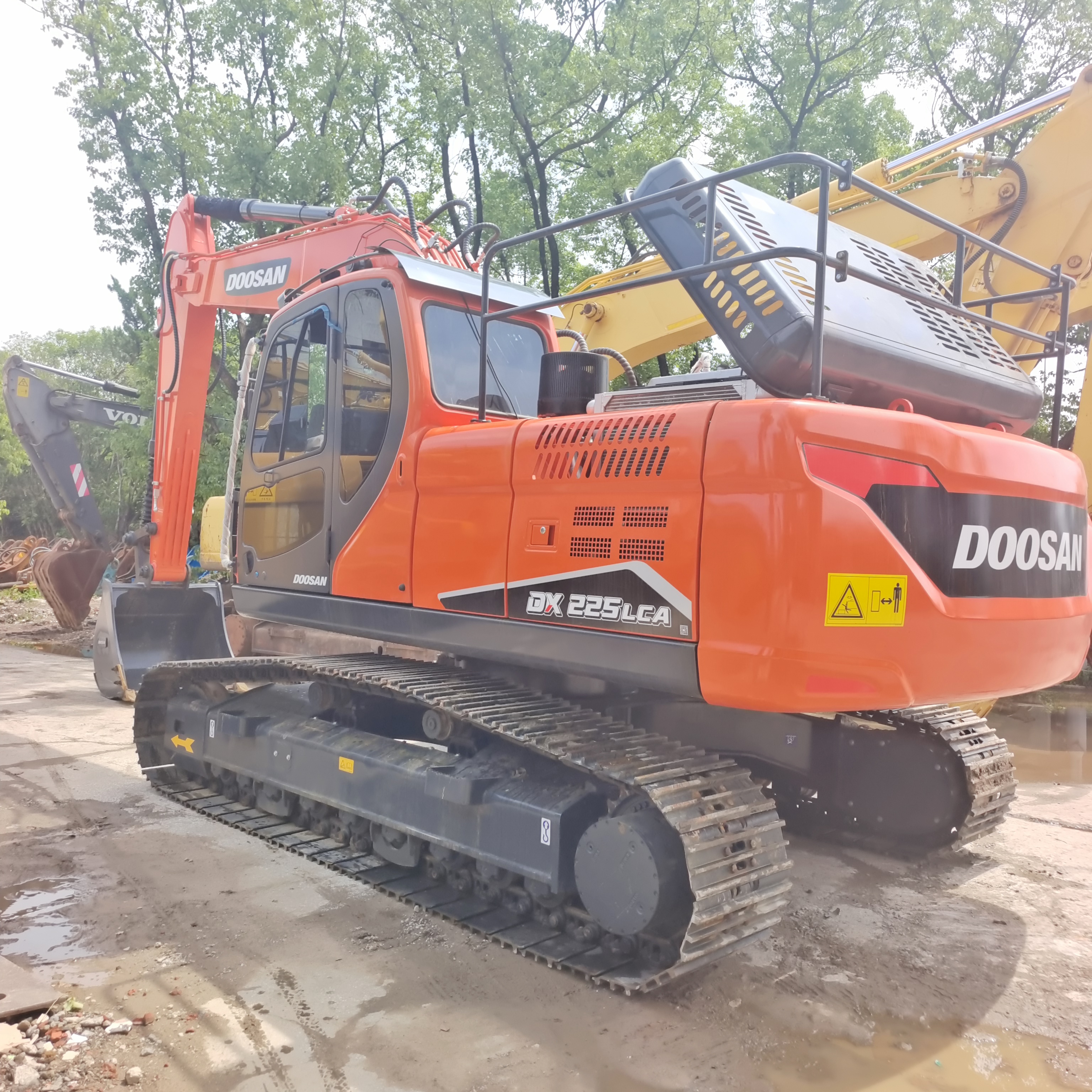 DOOSAN DX225 USED EXCAVATOR