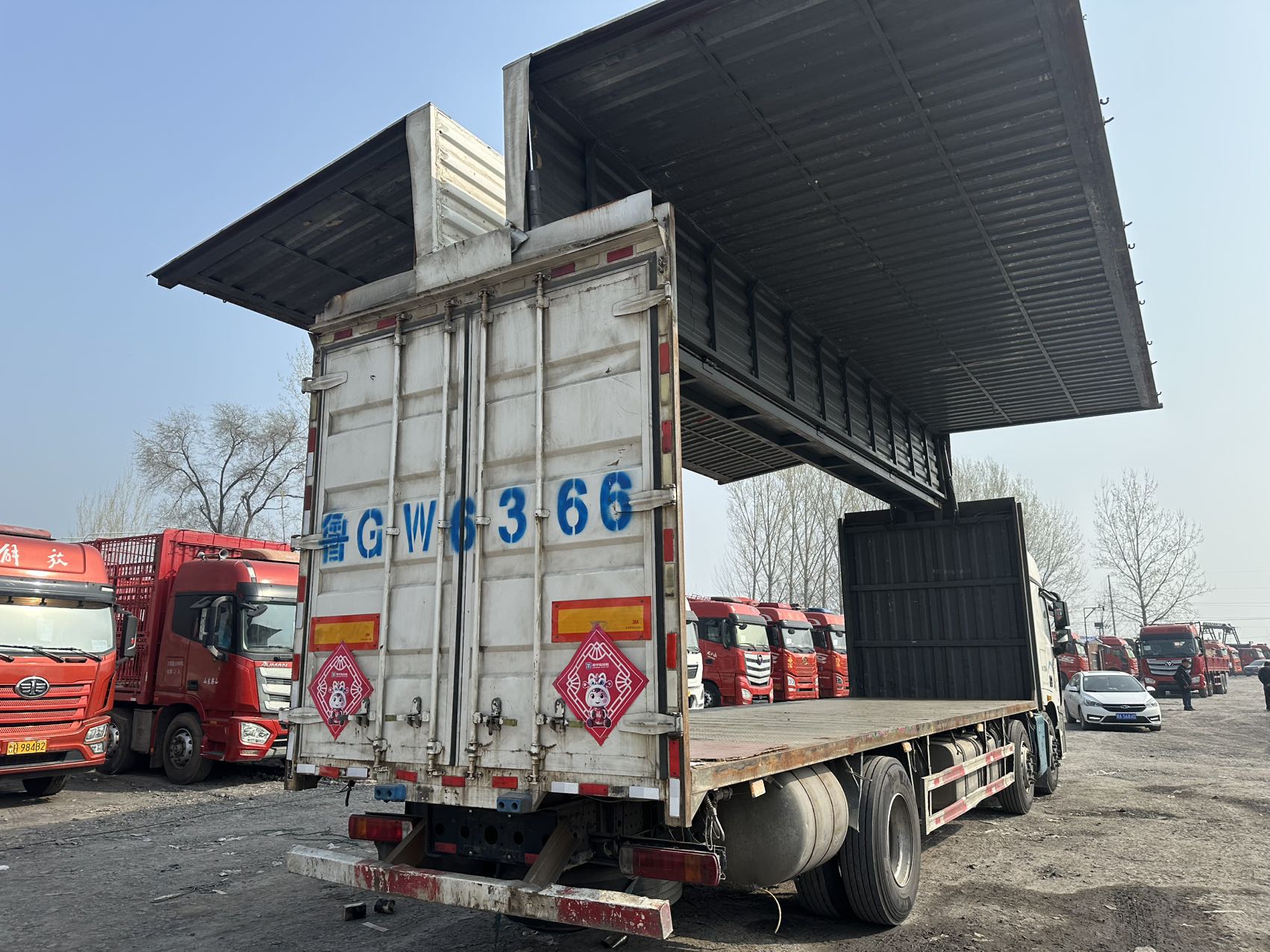 9.6m 6×2 Wing Van Truck, 320HP Manual Transmission, National VI, Original Hydraulic Retarder, Full Configuration