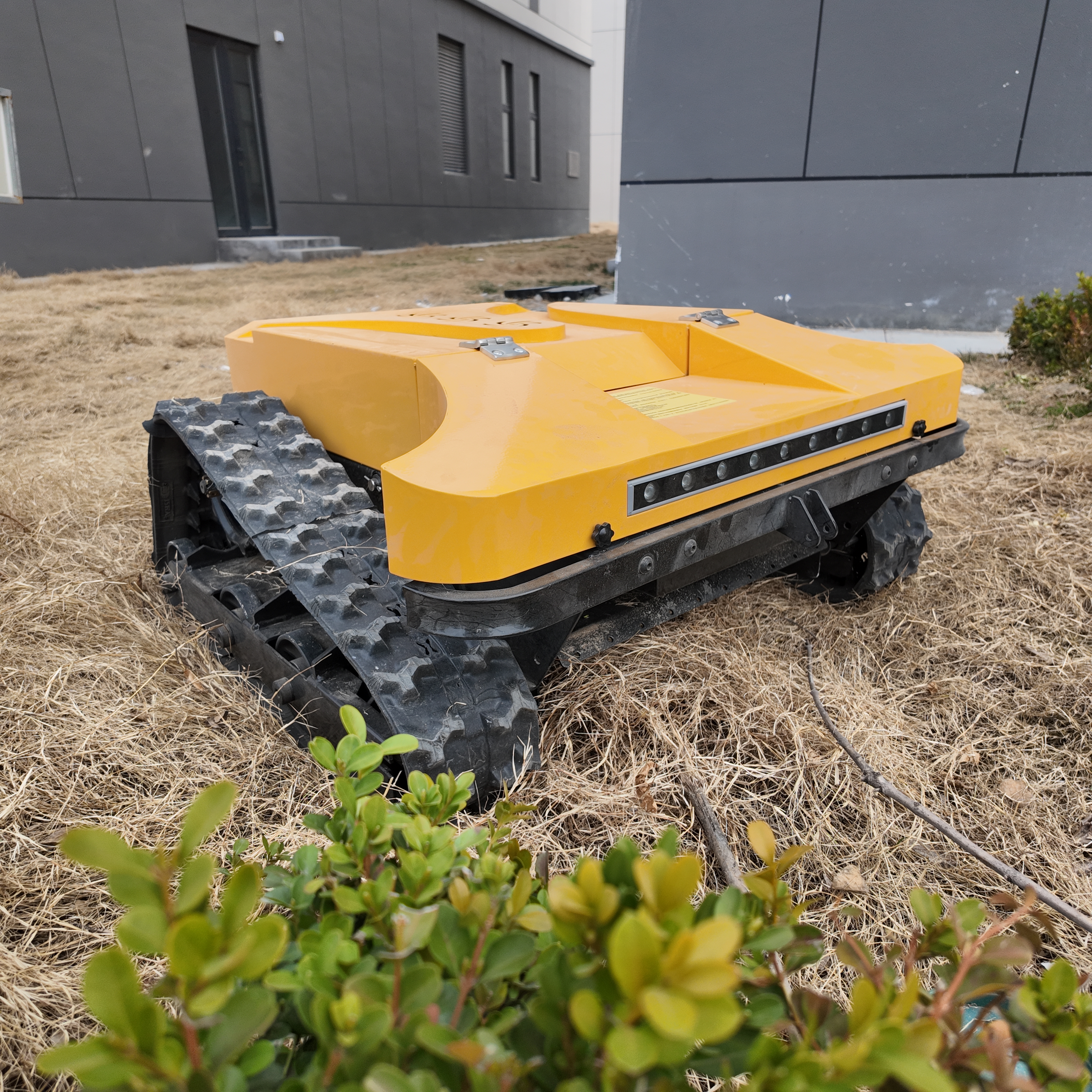 YM-550D Brushless Motor Lawn Mower | High Efficiency & Low Noise