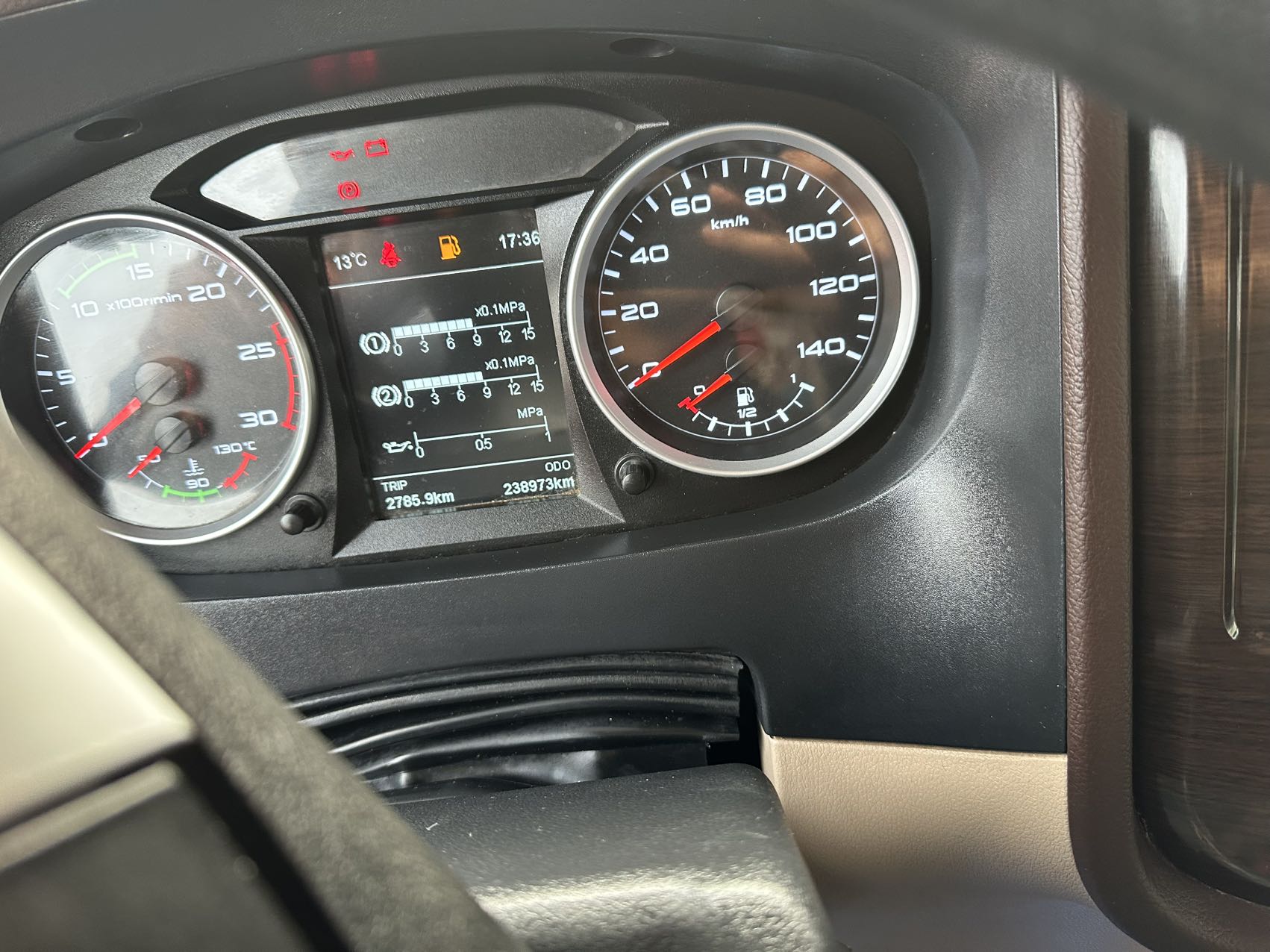 9.6m High Bar 8×4 Truck, 520HP Manual Transmission, National VI, Full Configuration, Excellent Condition