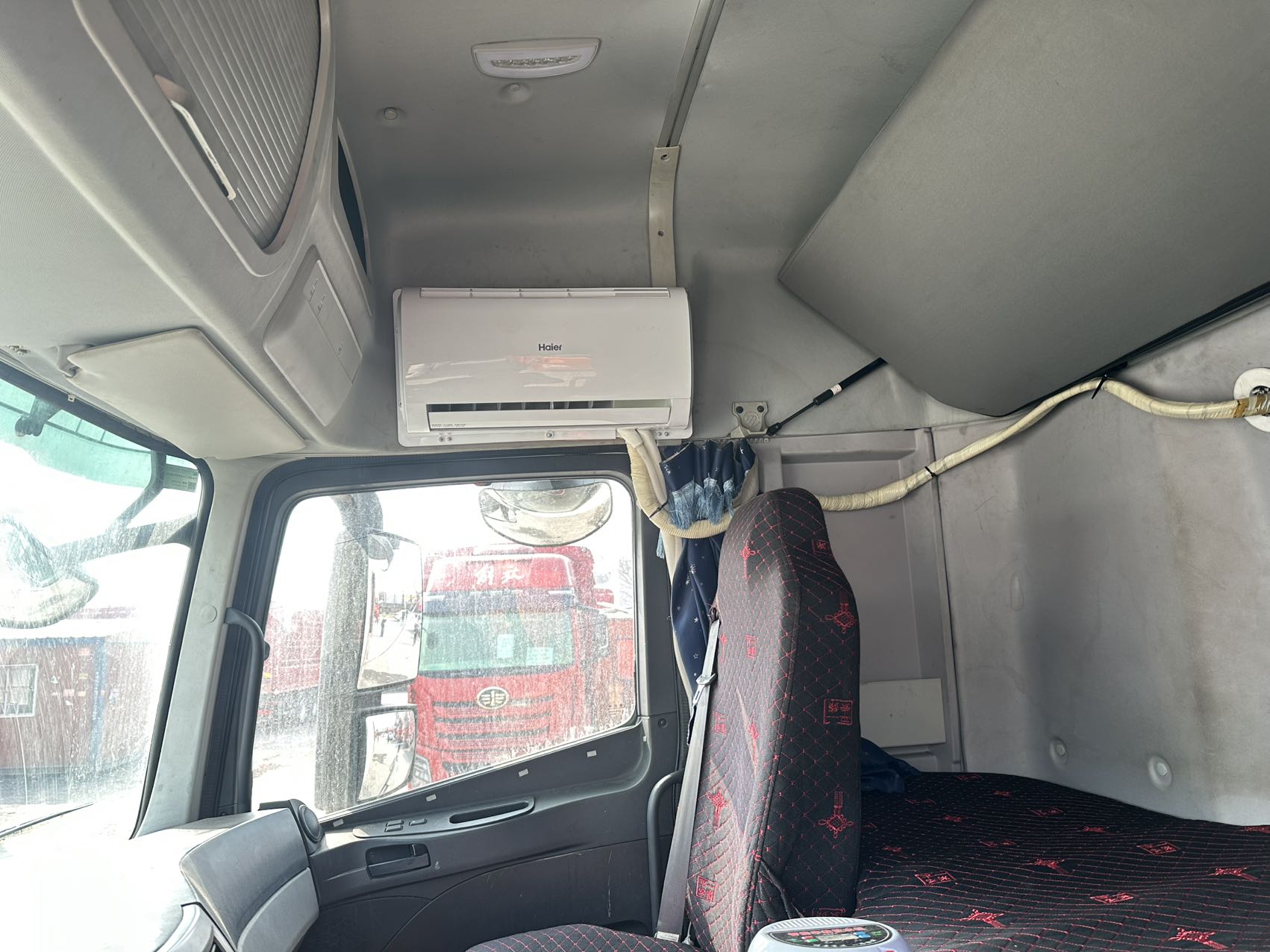 9.6m 6×2 Wing Van Truck, 320HP Manual Transmission, National VI, Original Hydraulic Retarder, Full Configuration