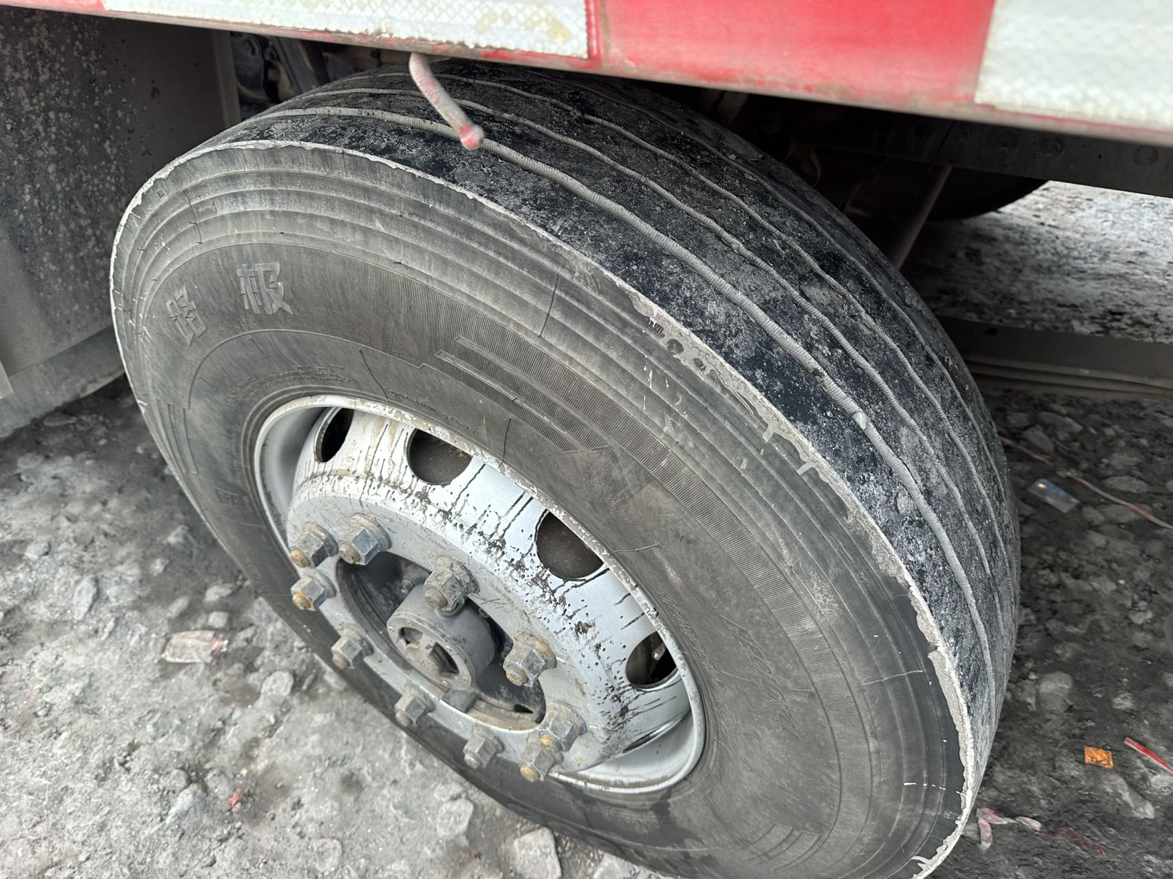 9.6m High Bar 8×4 Truck, 520HP Manual Transmission, National VI, Full Configuration, Excellent Condition