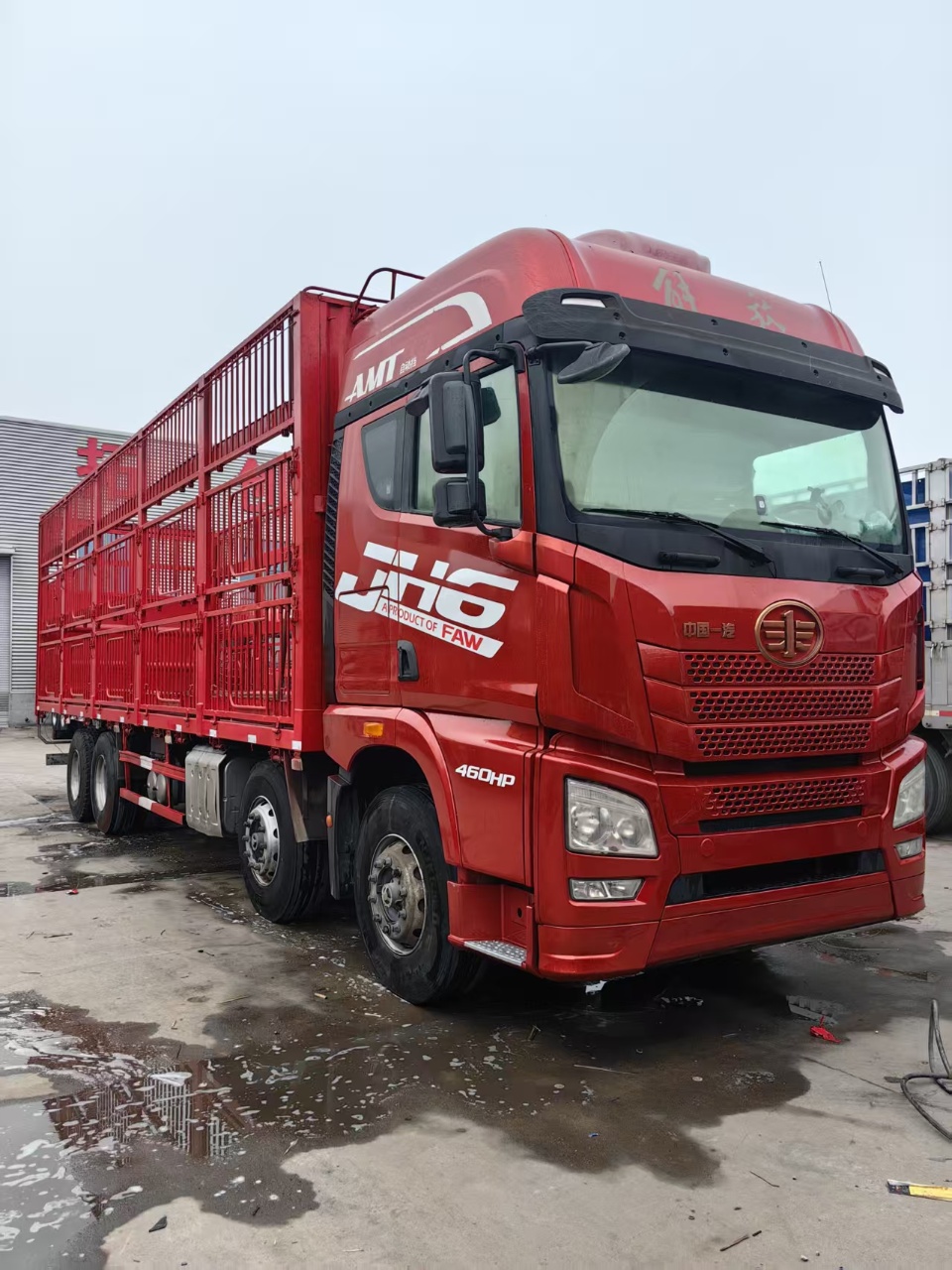 9.6m 8×4 Pig Cage Truck, 460HP 12-Speed Automatic Transmission, Full Configuration