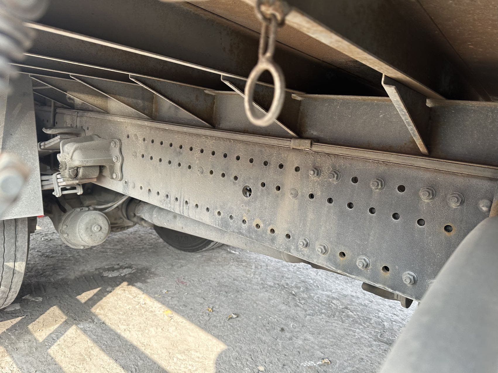 9.6m 6×2 Wing Van Truck, 320HP Manual Transmission, National VI, Original Hydraulic Retarder, Full Configuration