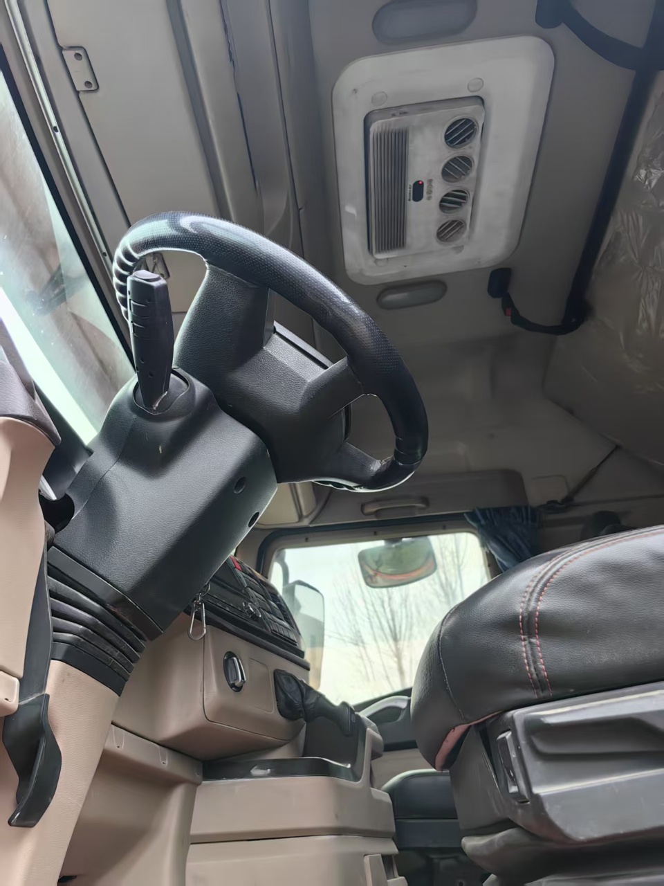 9.6m 8×4 Pig Cage Truck, 460HP 12-Speed Automatic Transmission, Full Configuration