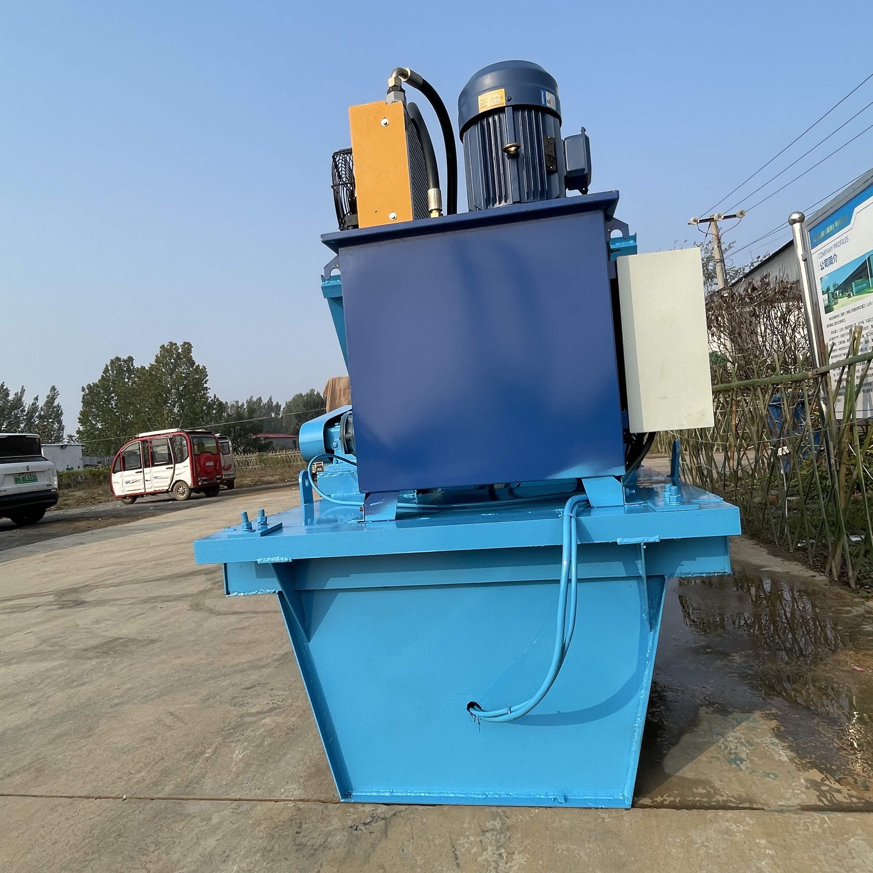 Hydraulic Self-propelled Canal Forming Machine (Trapezoidal Irrigation Canal)