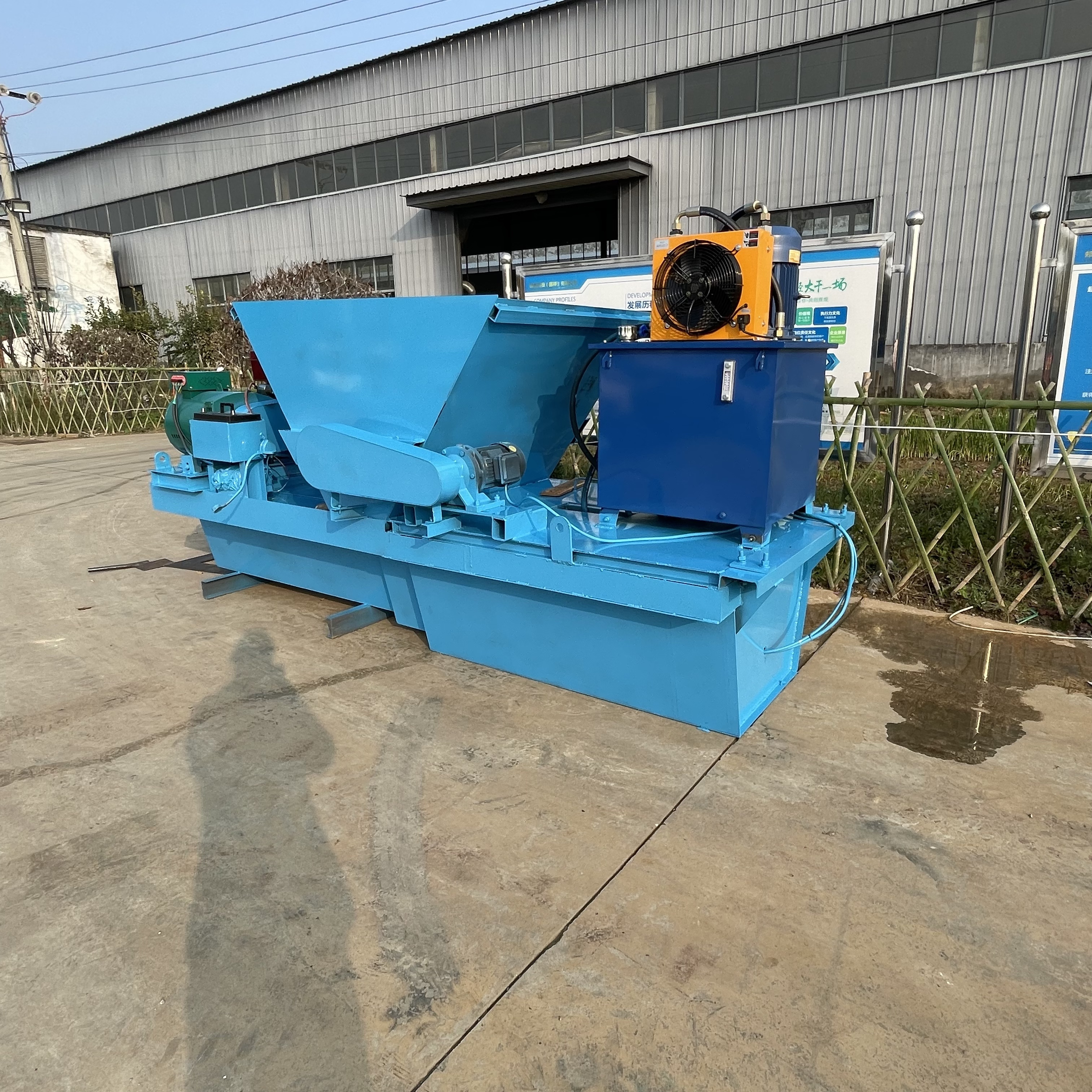Hydraulic Self-propelled Canal Forming Machine (Trapezoidal Irrigation Canal)