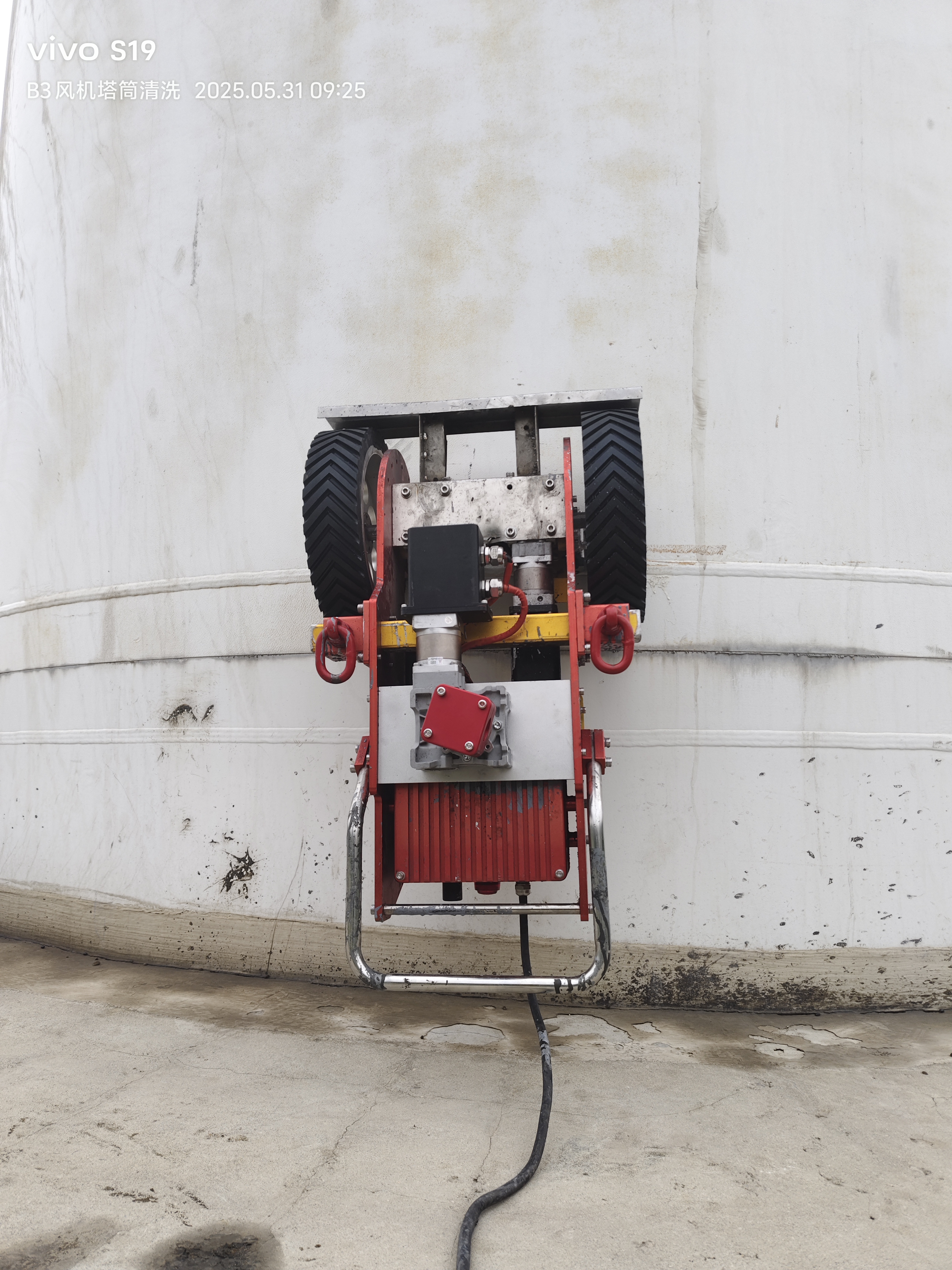 Wall-climbing Cleaning Robot