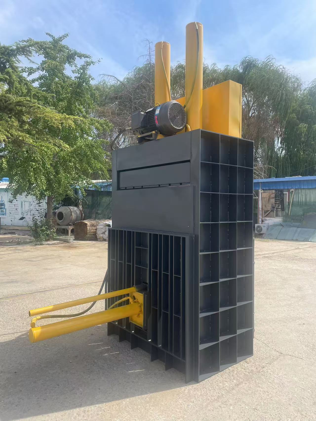 Vertical All-Steel Hydraulic Baler 80T-200T for Plastic Film & Bottle Waste Compression