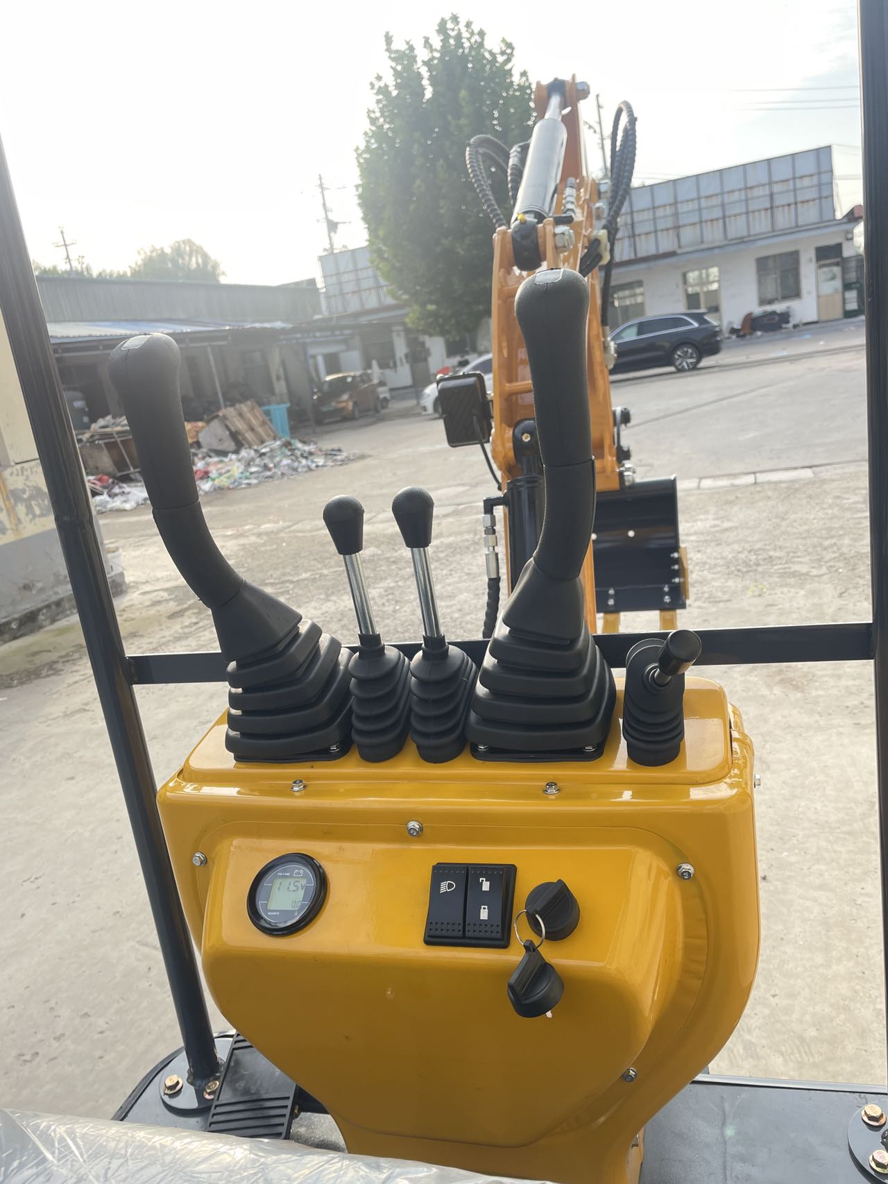 Model 15 Multi-functional Mini Crawler Excavator for Farm & Construction