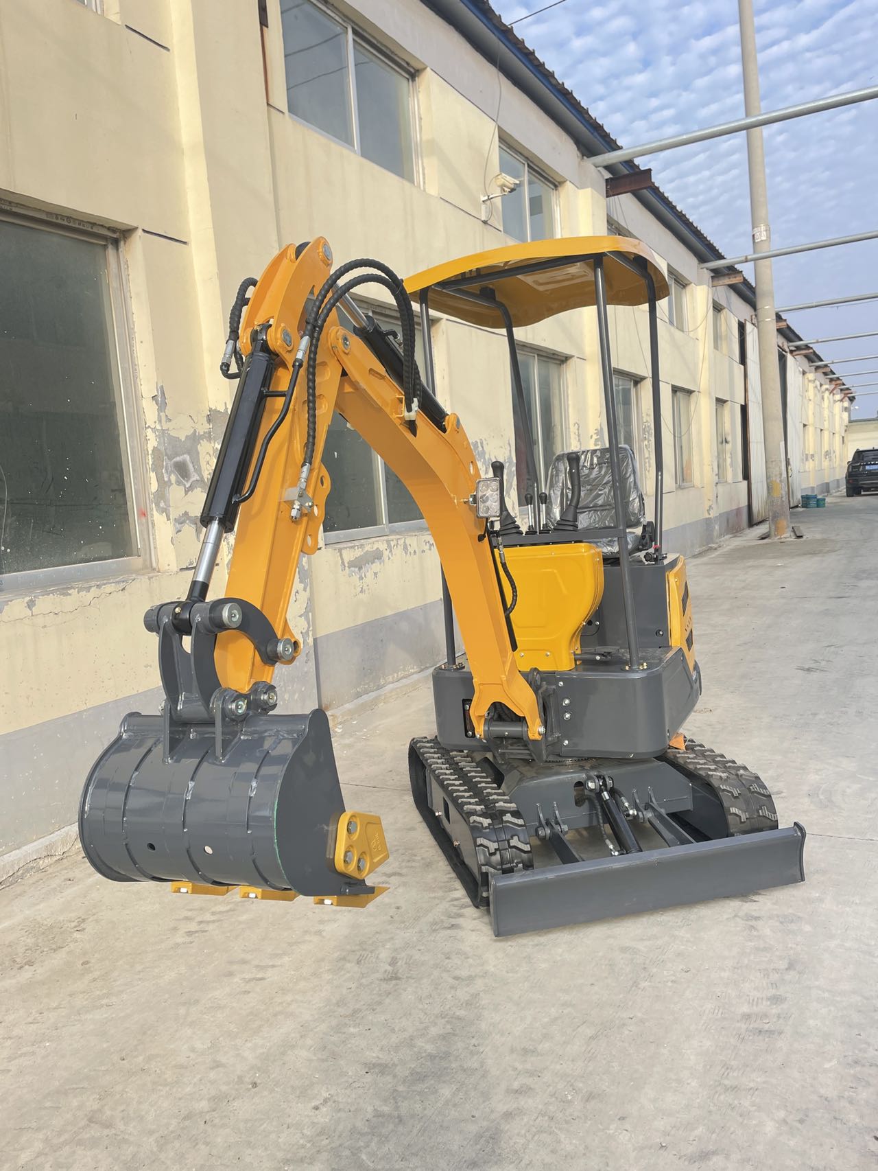 Model 15 Multi-functional Mini Crawler Excavator for Farm & Construction
