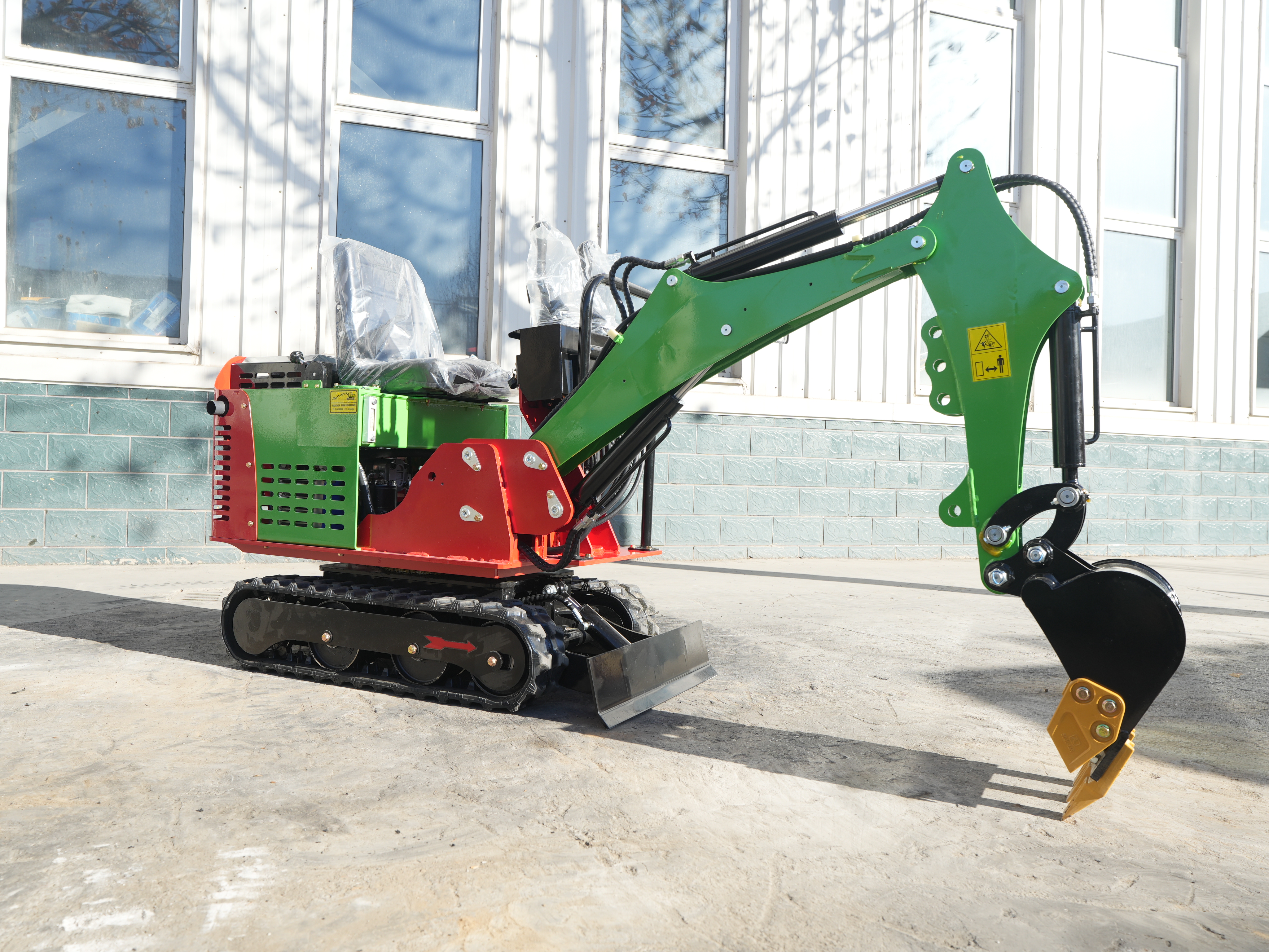 Crawler excavator, engineering micro excavator, demolition and crushing agricultural excavator, suitable for orchard and greenhouse construction