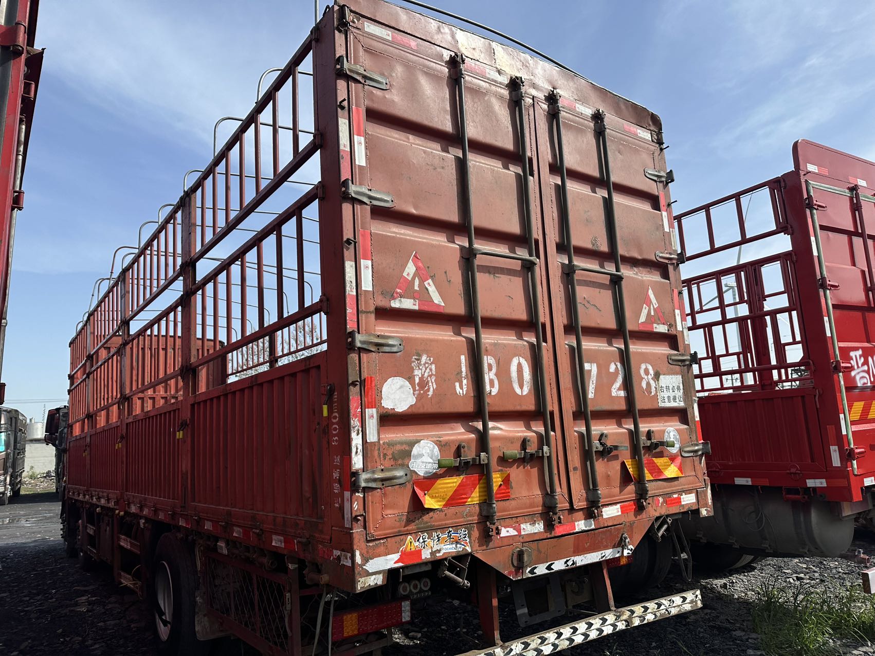 Used DAYUN 9.6m High-side Truck, 270HP, Heavy-duty Double Frame