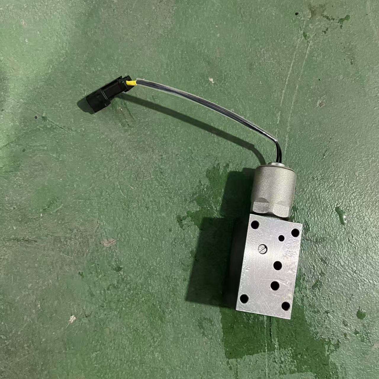 D275A-5D Excavator Steering Valve Assembly 17M-22-47990