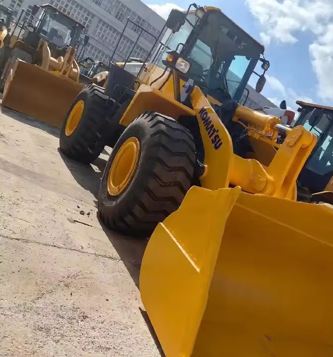 Komatsu WA380 Medium-Sized Wheel Loader