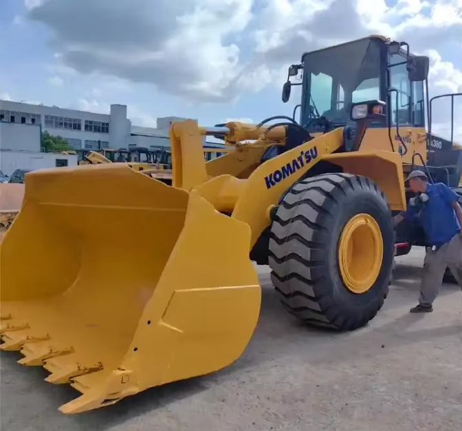 Komatsu WA380 Medium-Sized Wheel Loader